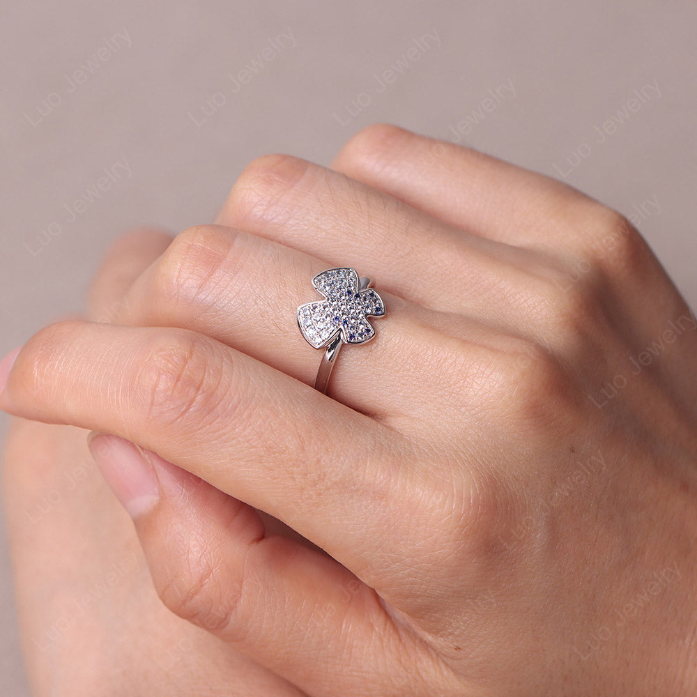 Laboratorio Emerald Solitaire Anillo de compromiso para damas