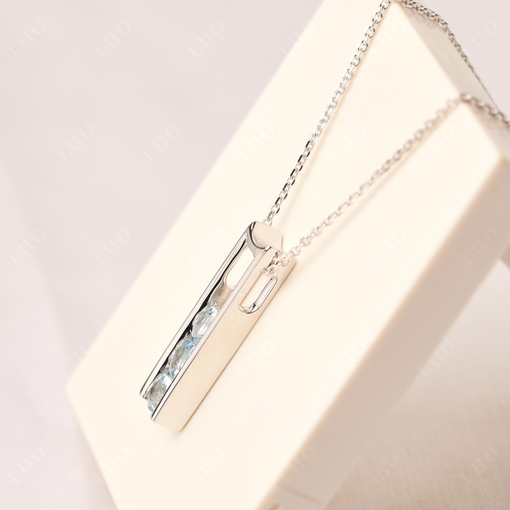 アクアマリン3石母ネックレス