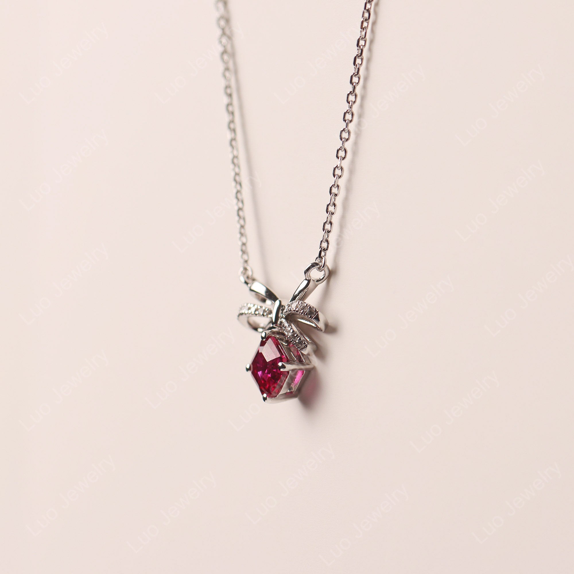 Asscher Cut Ruby Bowknotネックレス
