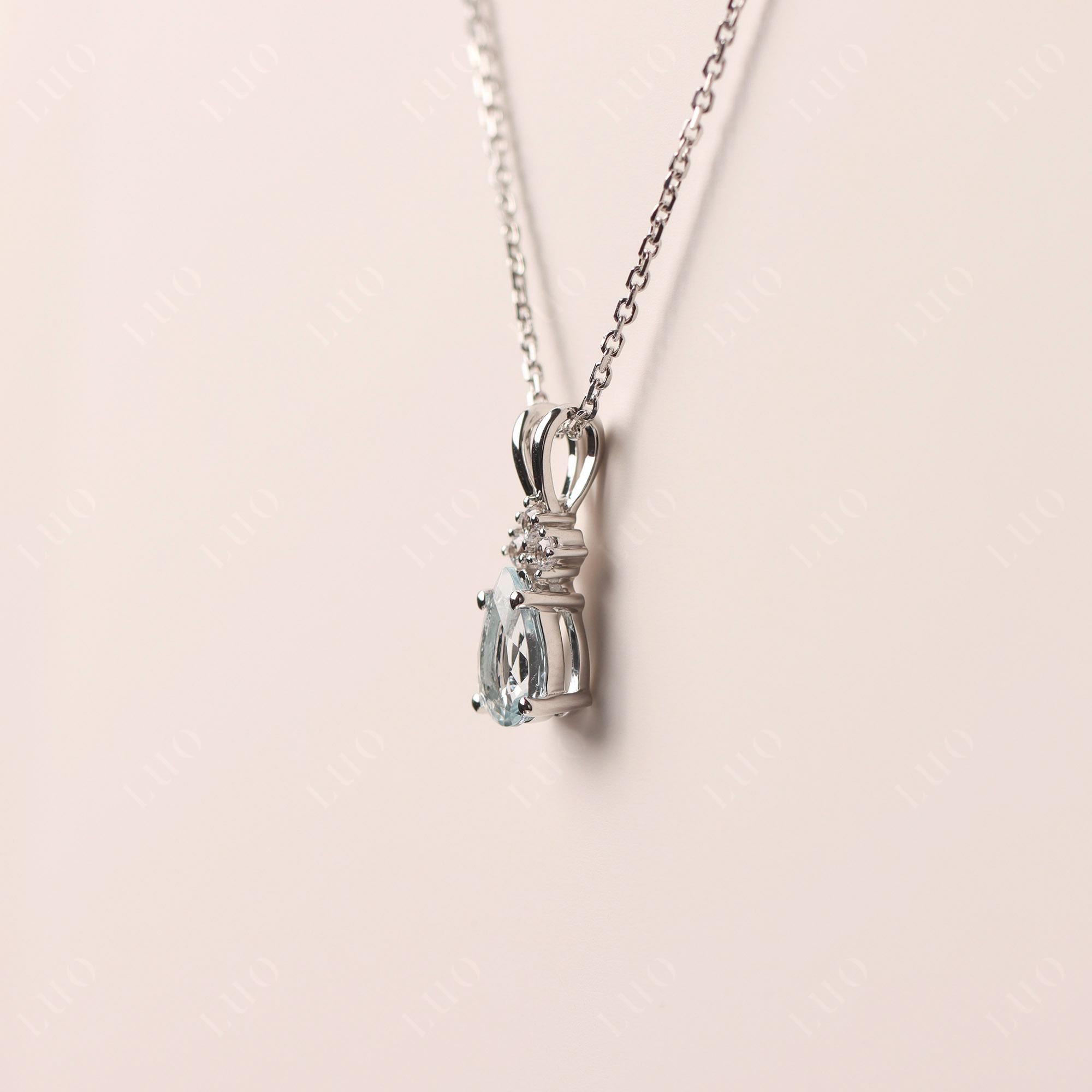 梨型アクアマリンネックレス