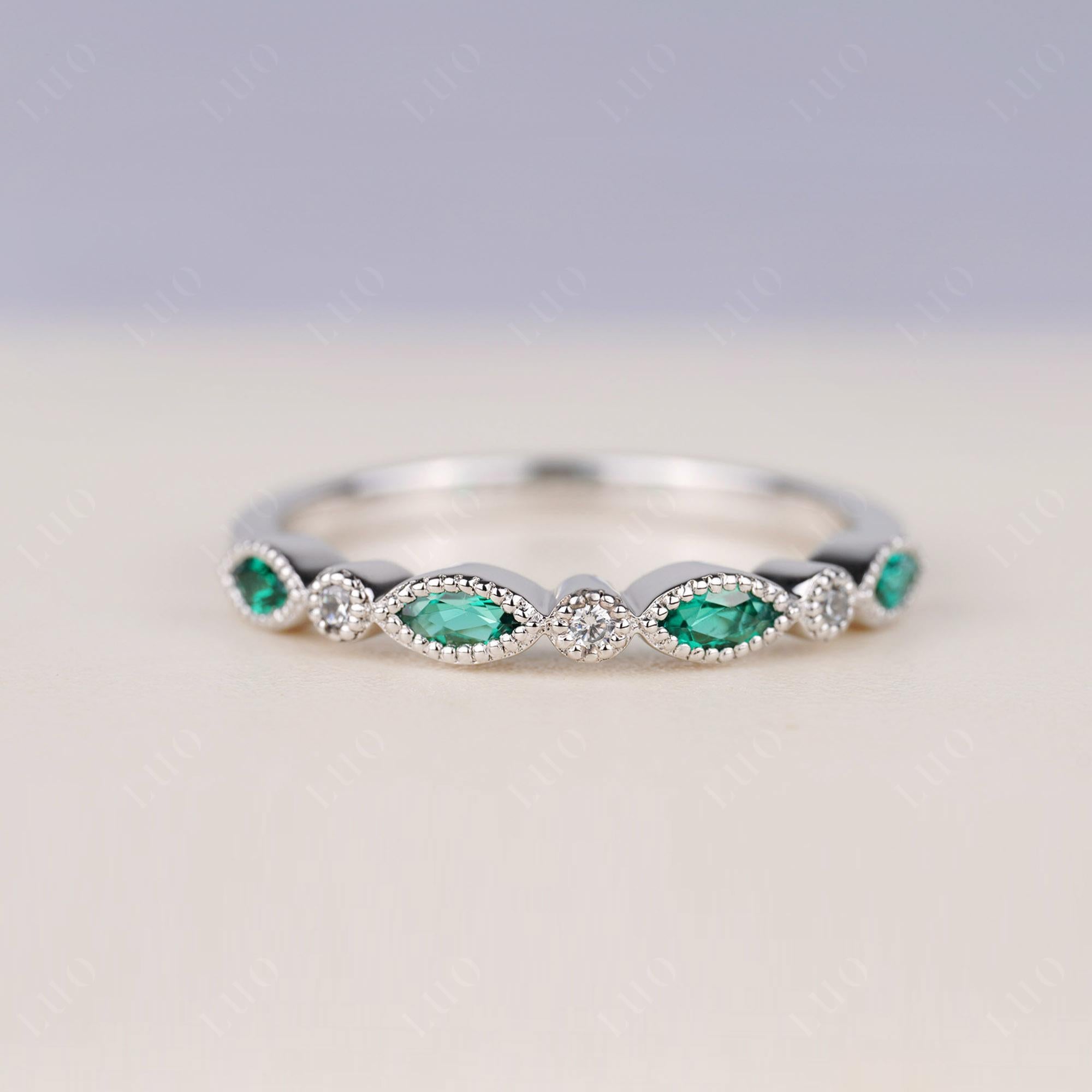 Vintage Emerald Wedding Band Ring - LUO Jewelry