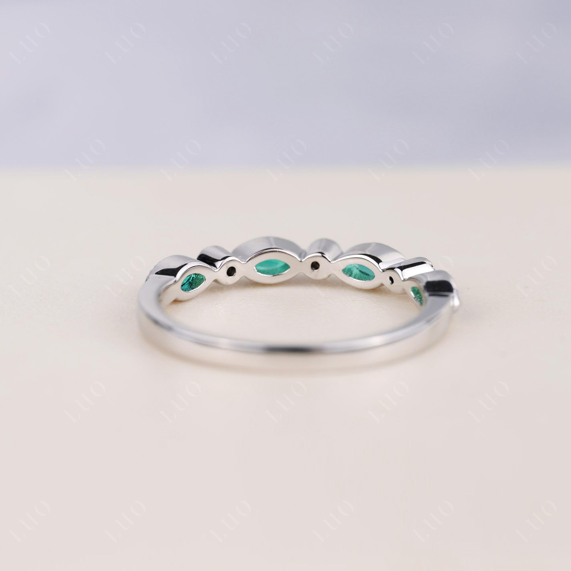 Vintage Emerald Wedding Band Ring - LUO Jewelry