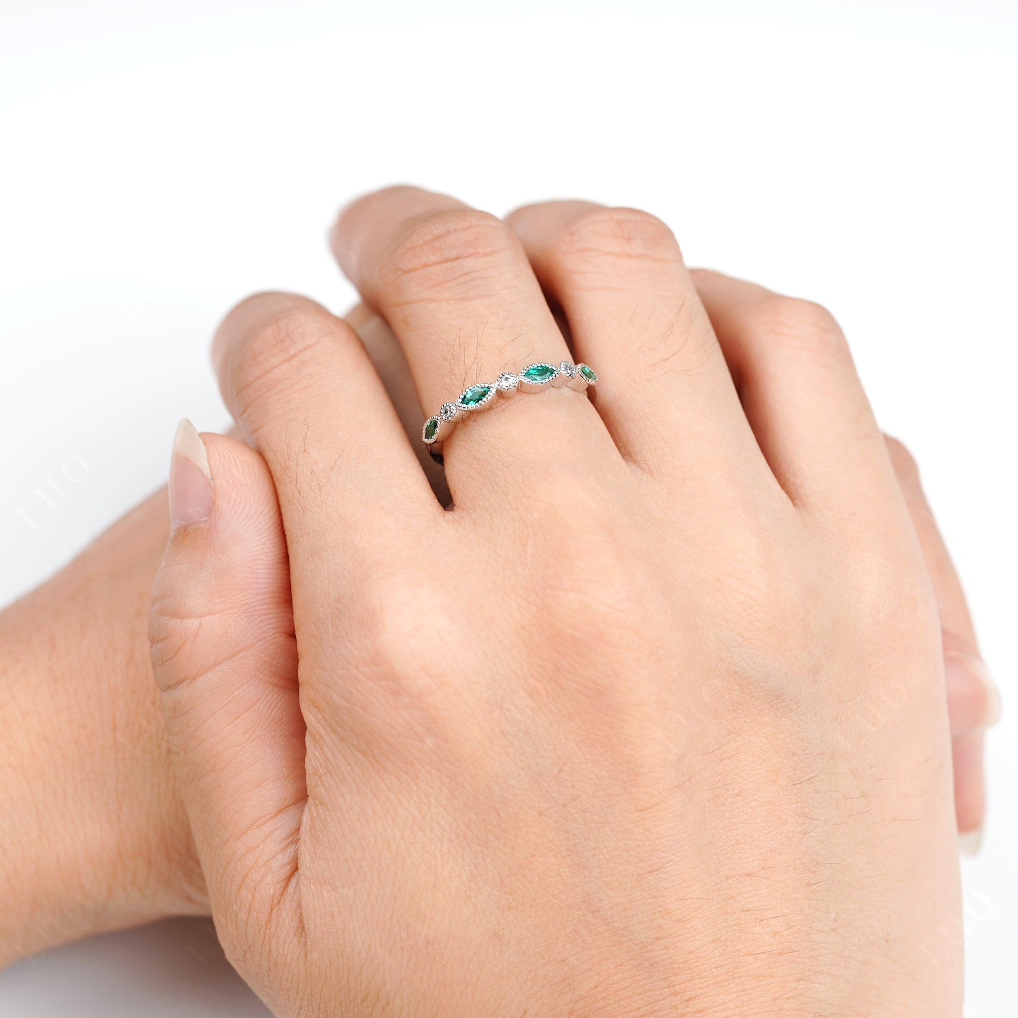 Vintage Emerald Wedding Band Ring - LUO Jewelry