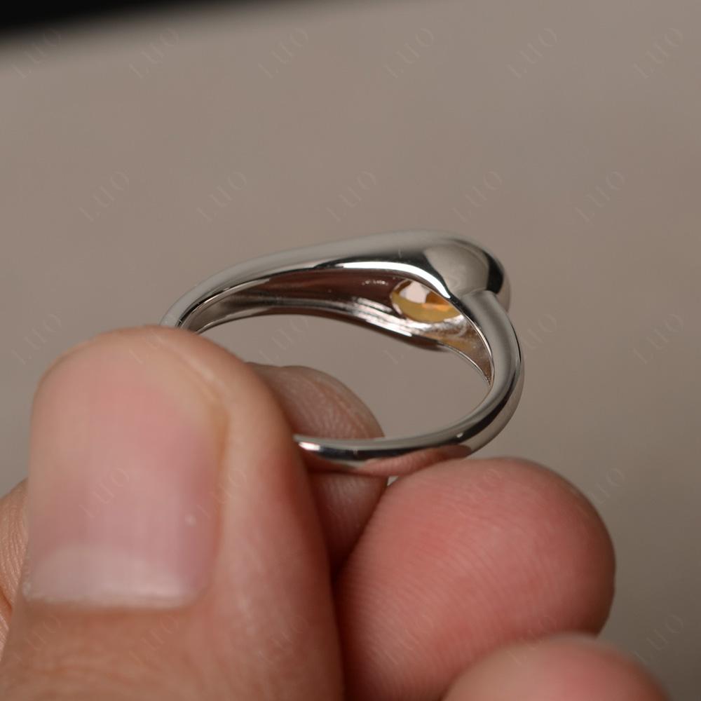 Fender Simple Oval Engagement Ring - LUO Jewelry