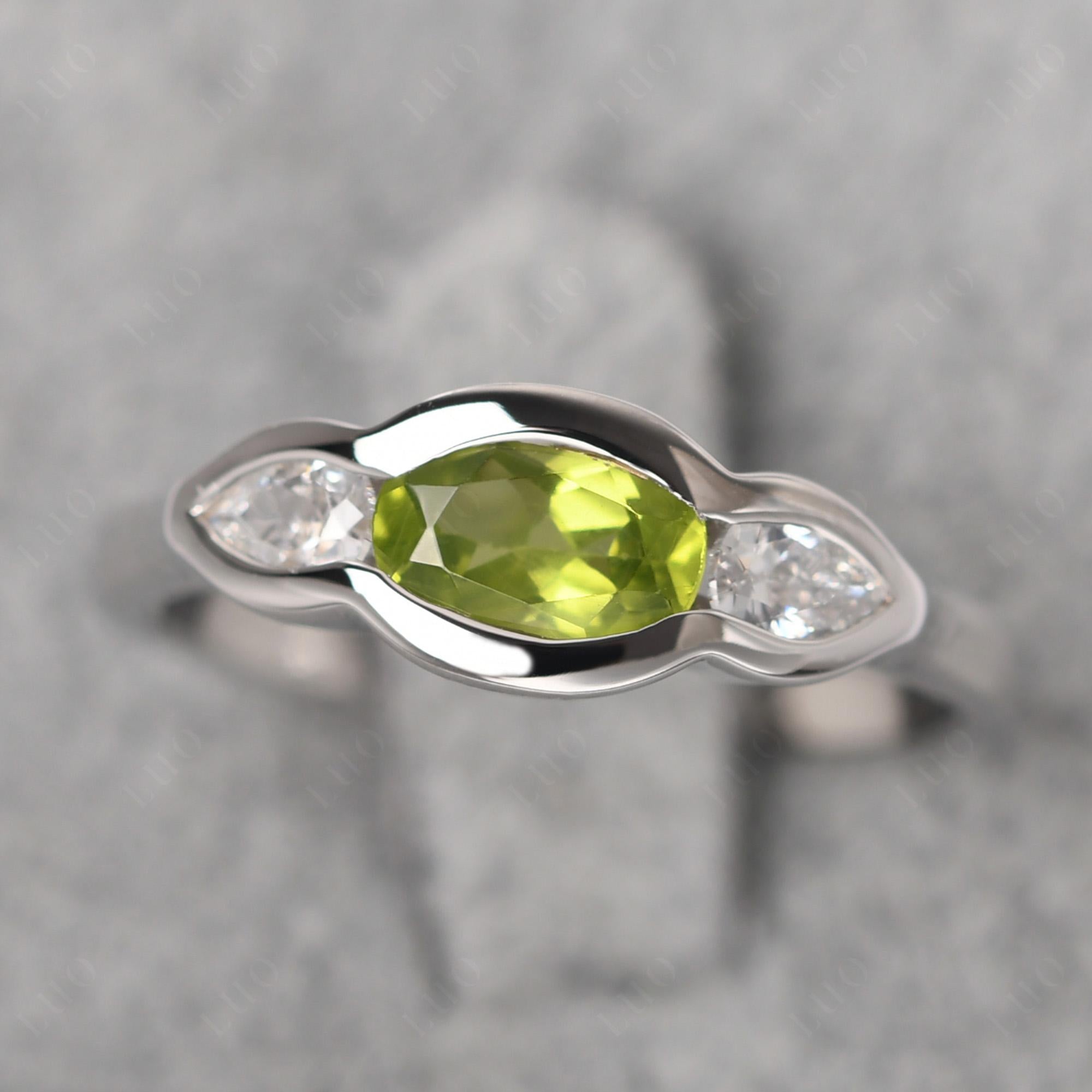3 Stone Bezel Set Peridot Wave Ring - LUO Jewelry