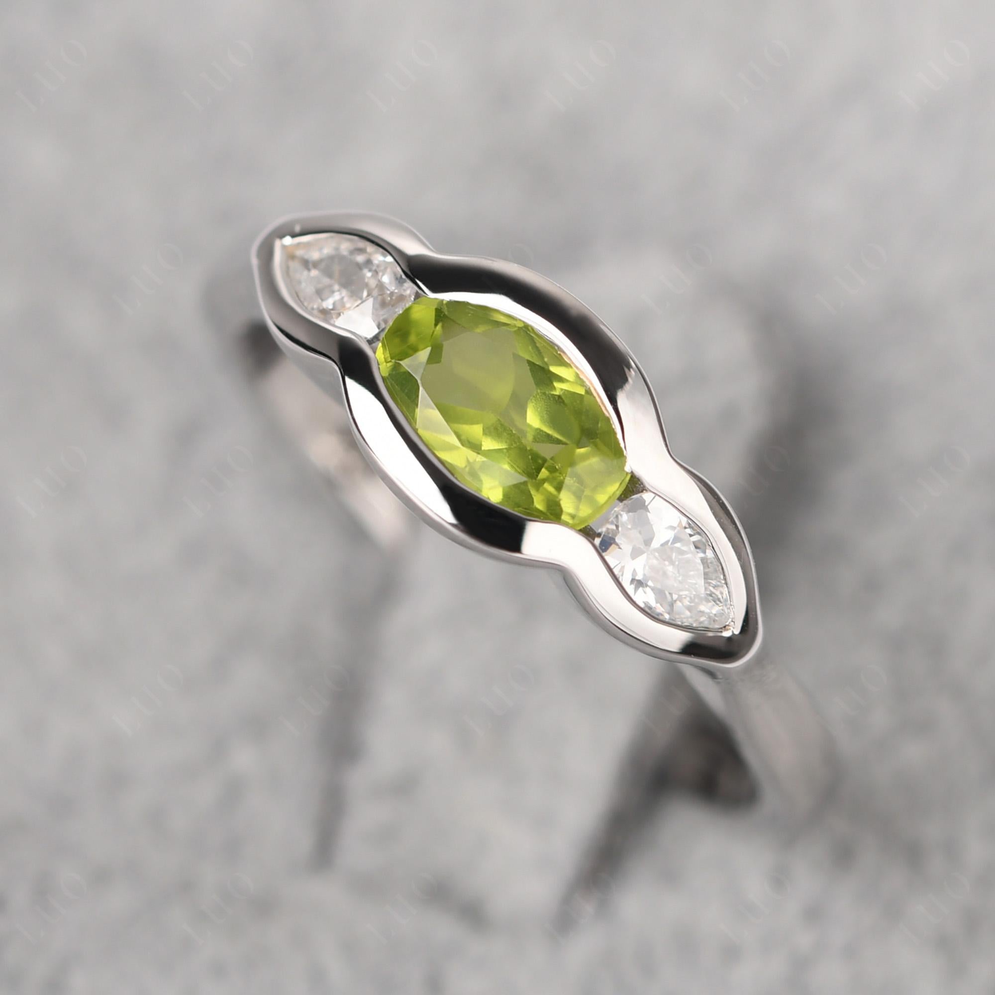 3 Stone Bezel Set Peridot Wave Ring - LUO Jewelry