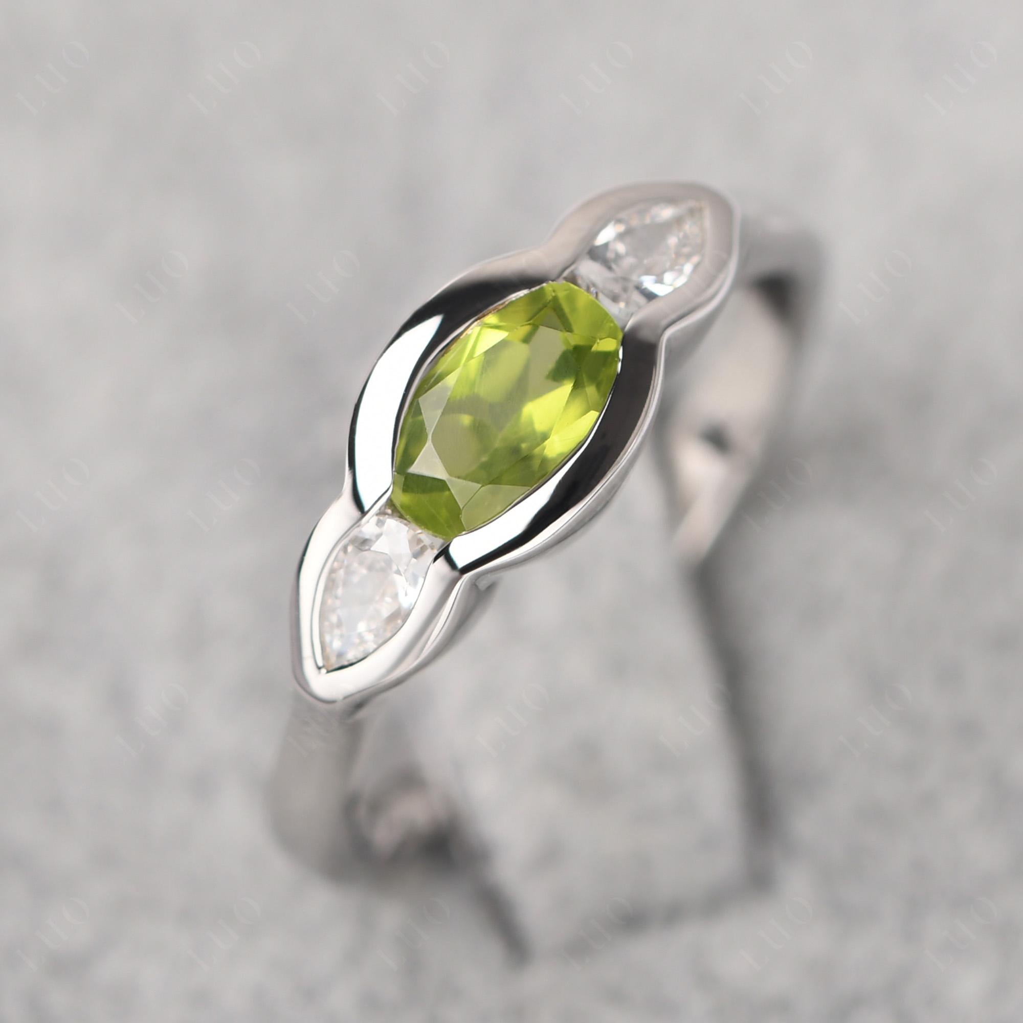 3 Stone Bezel Set Peridot Wave Ring - LUO Jewelry