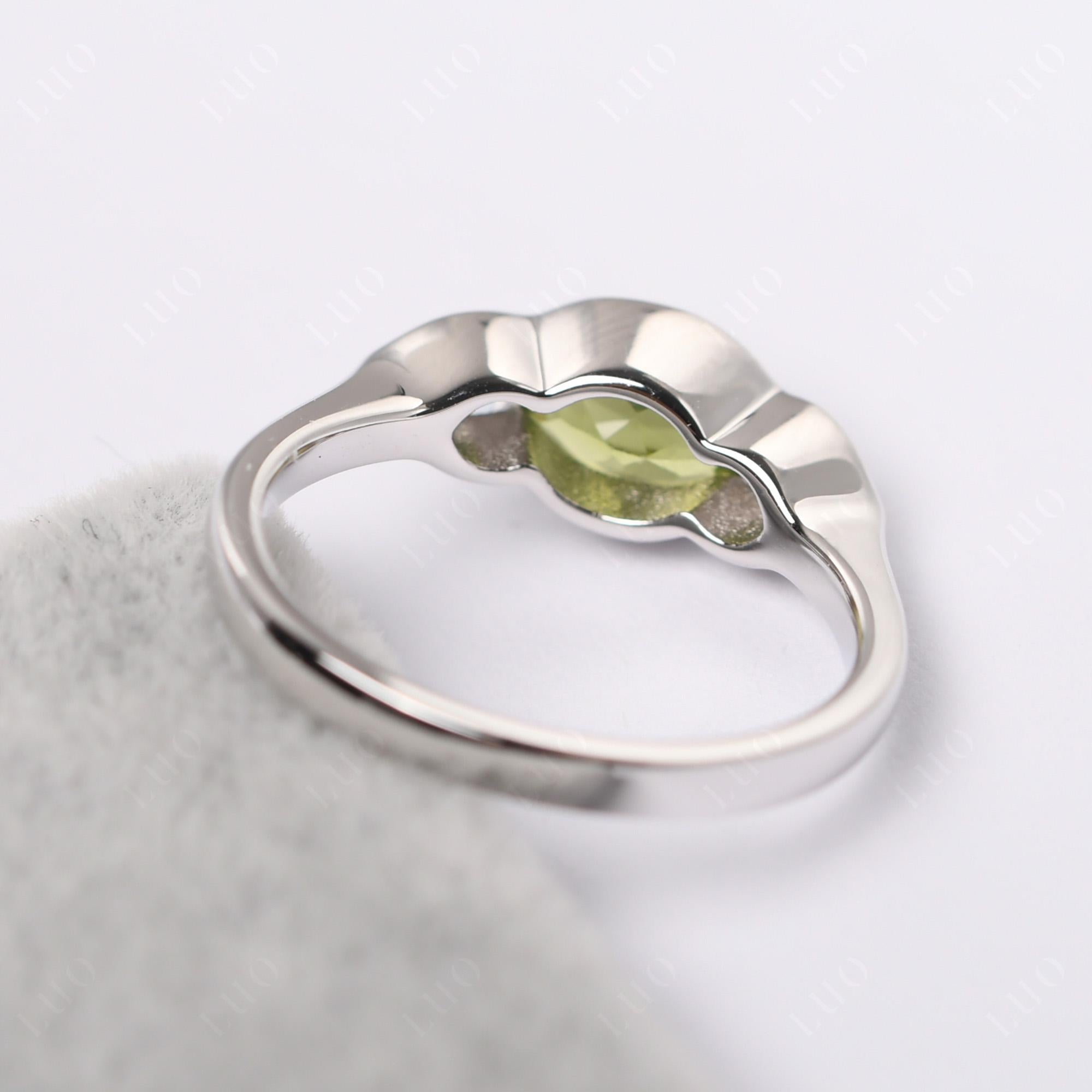 3 Stone Bezel Set Peridot Wave Ring - LUO Jewelry