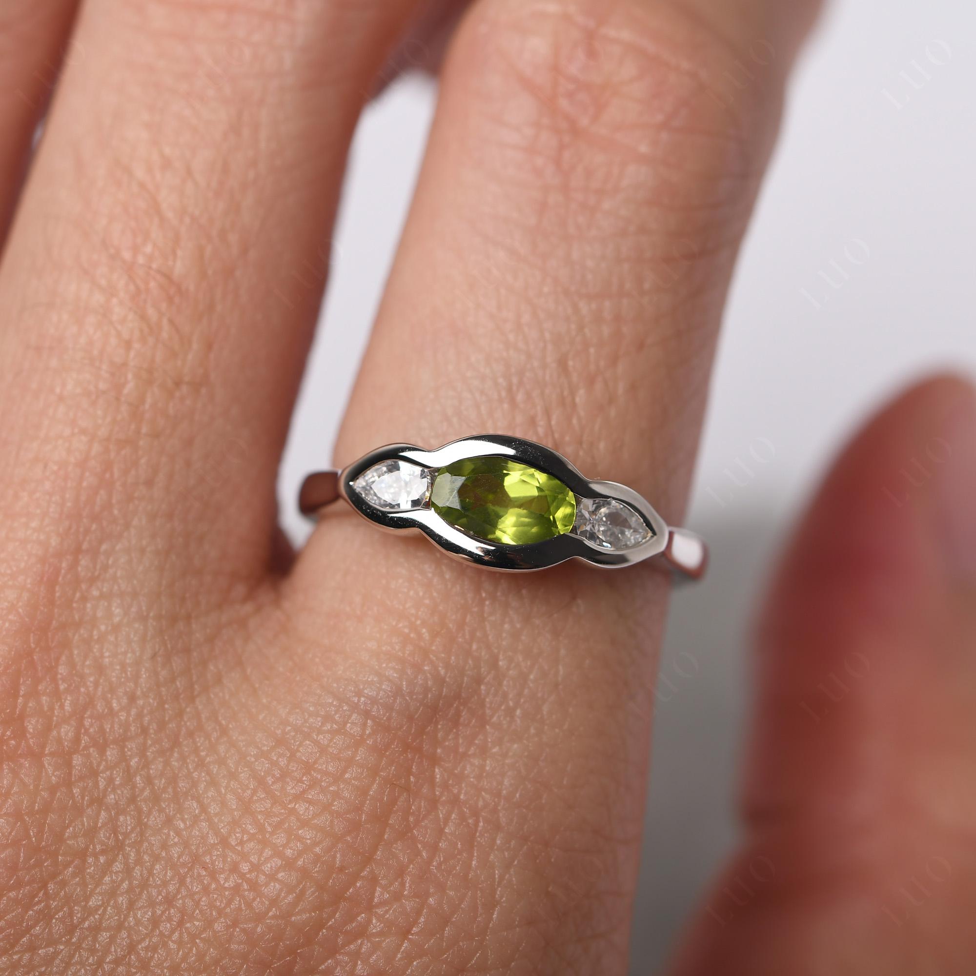 3 Stone Bezel Set Peridot Wave Ring - LUO Jewelry
