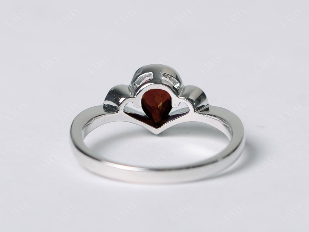 Garnet Scalloped Bezel Ring | LUO Jewelry