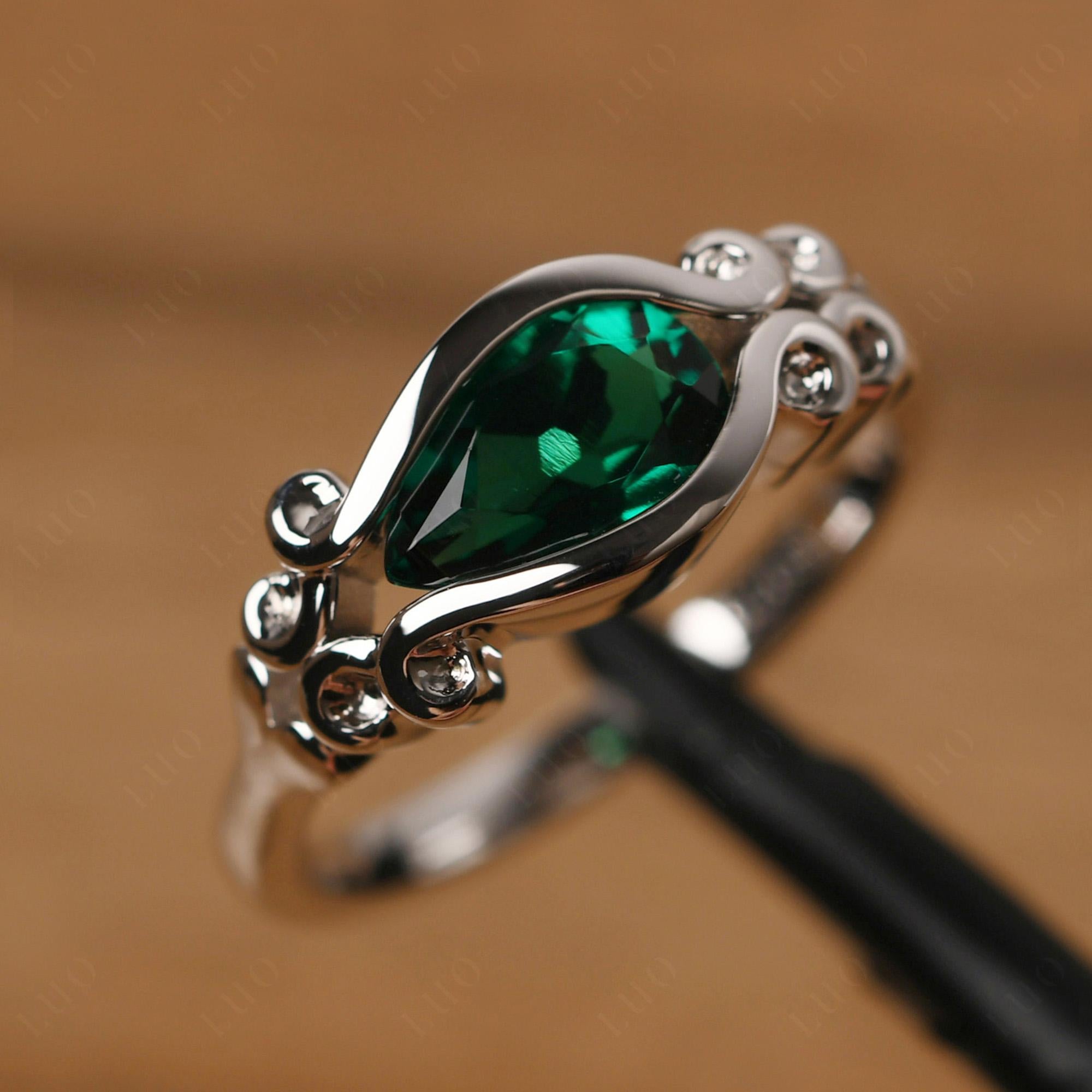 Emerald Scrollwork Ring - LUO Jewelry