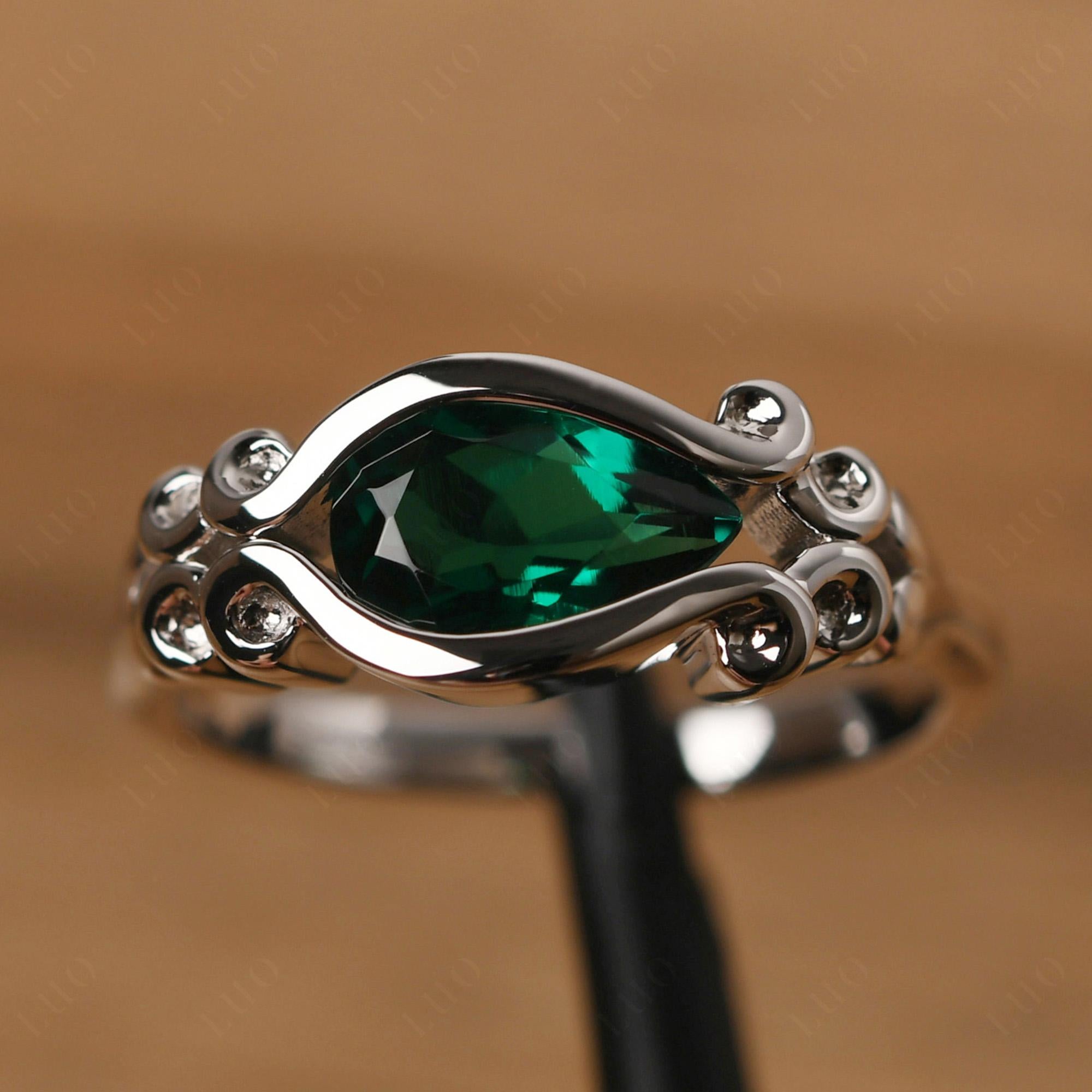 Emerald Scrollwork Ring - LUO Jewelry