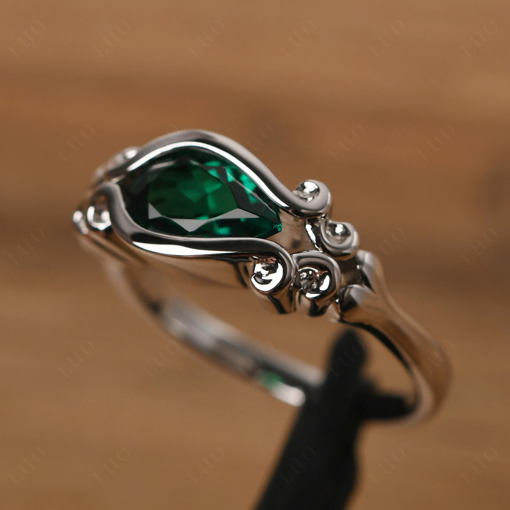 Emerald Scrollwork Ring - LUO Jewelry
