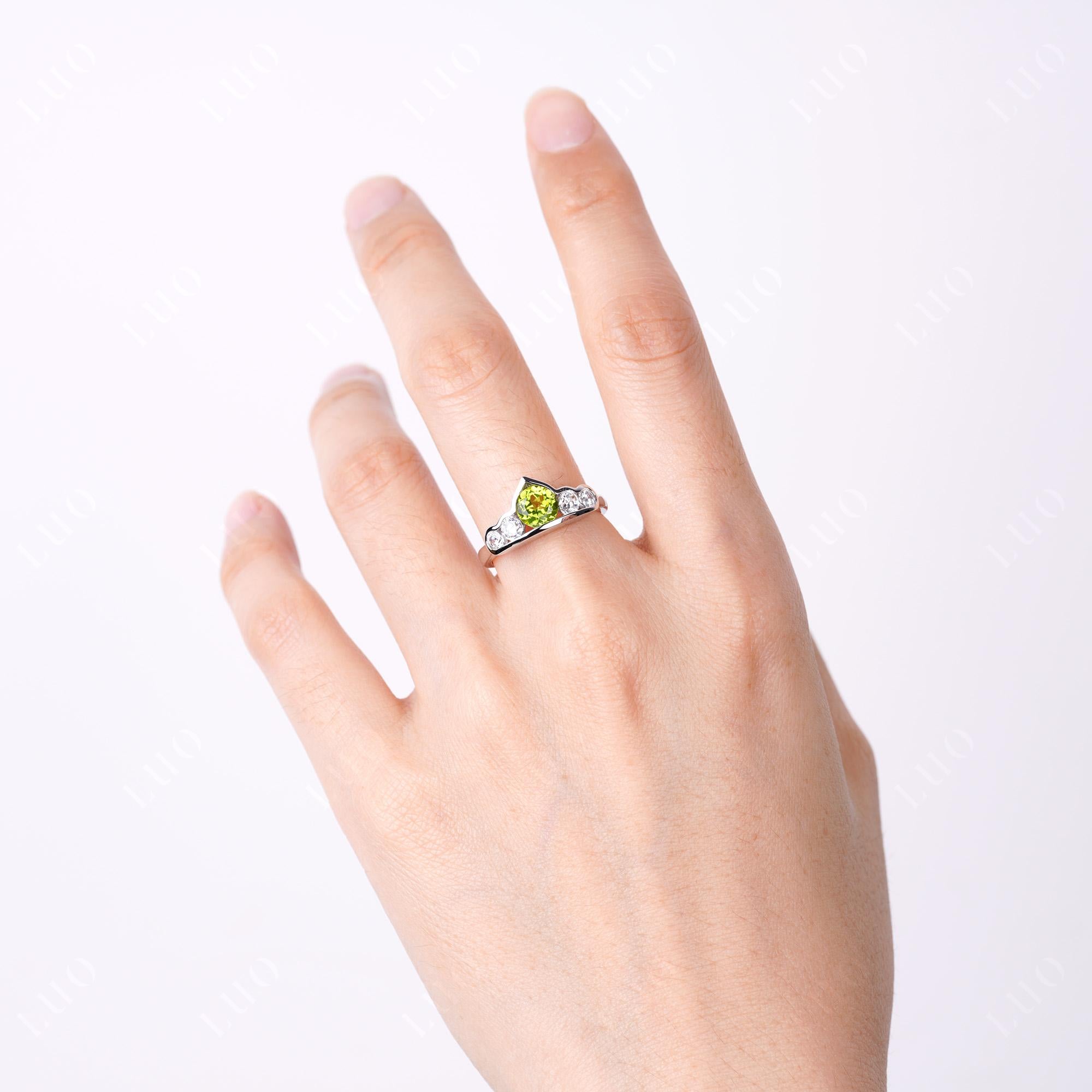 Vintage Peridot Cluster Ring Yellow Gold - LUO Jewelry