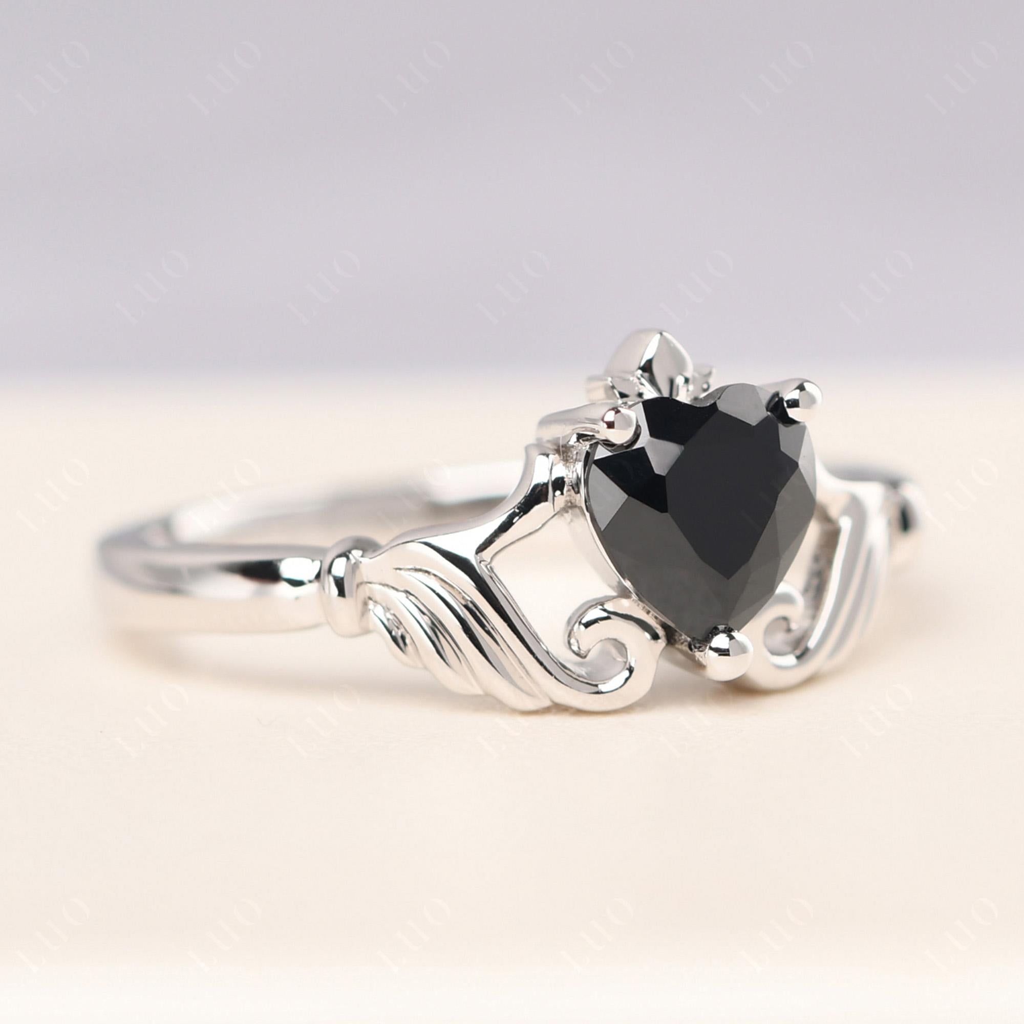 Black Spinel Women's Claddagh Ring - LUO Jewelry