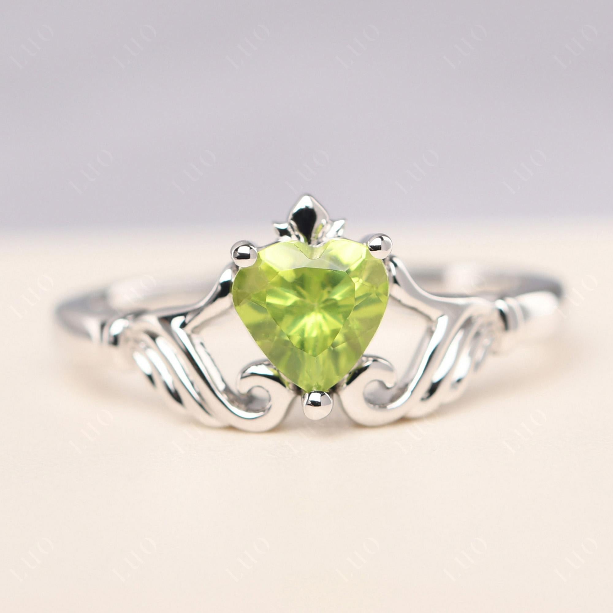Peridot Women's Claddagh Ring - LUO Jewelry