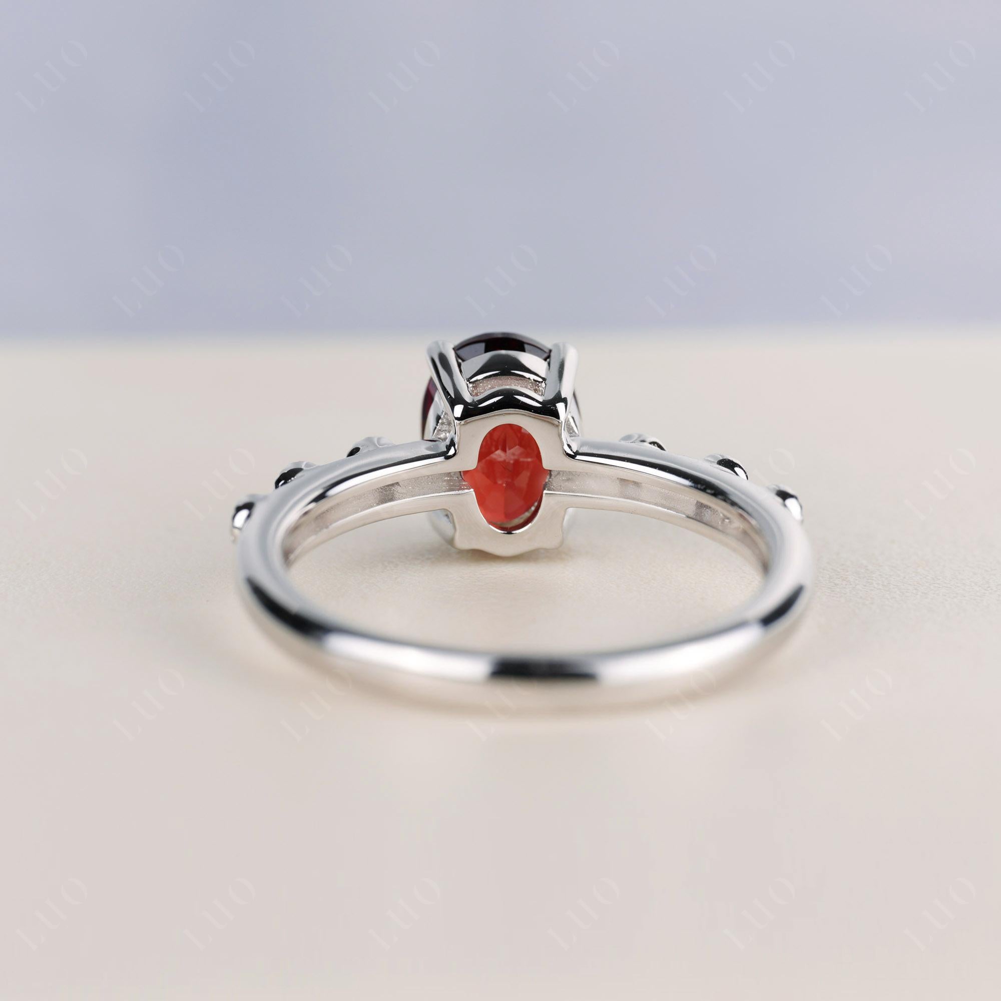 Antique Oval Cut Garnet Ring - LUO Jewelry