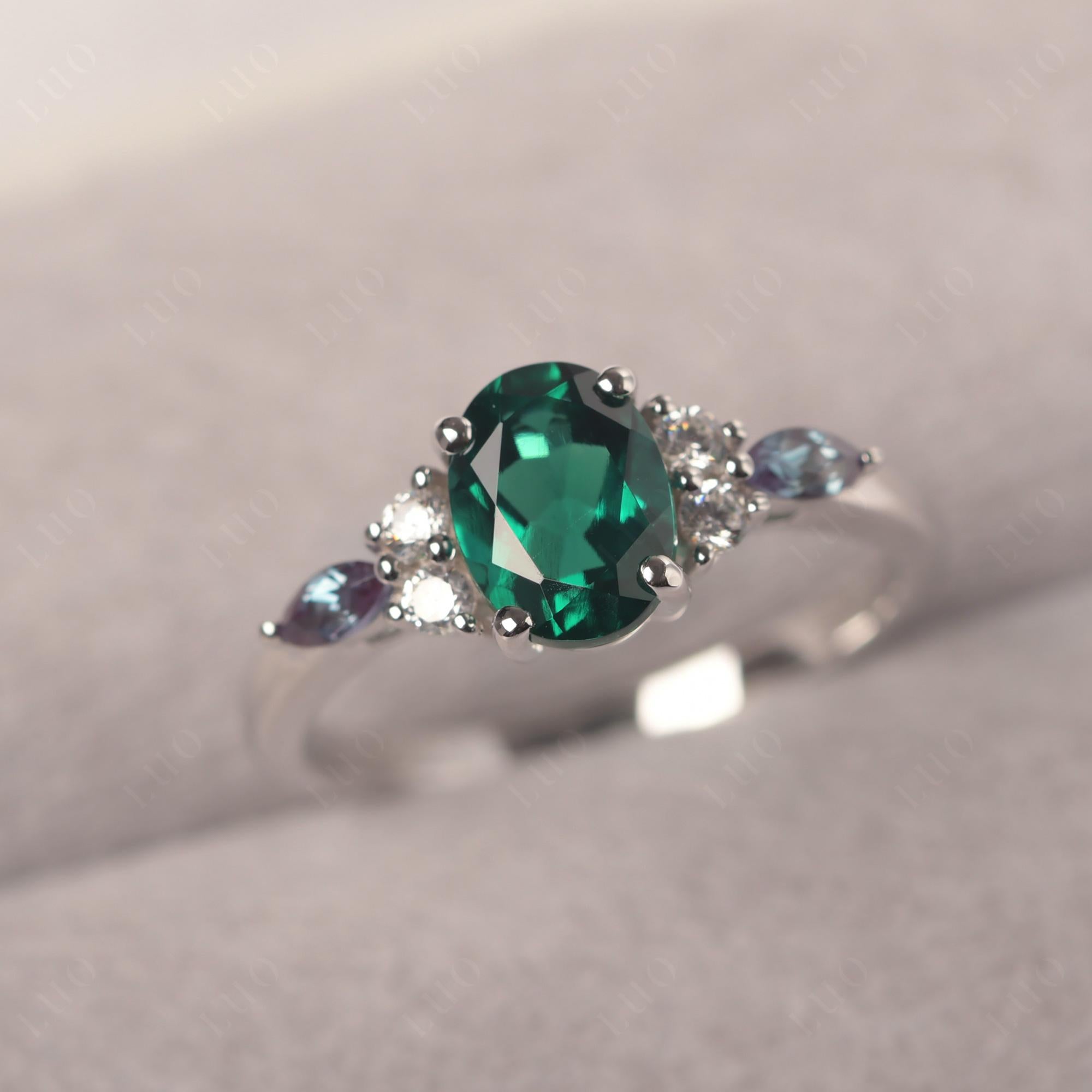 Simple Oval Emerald Engagement Ring - LUO Jewelry