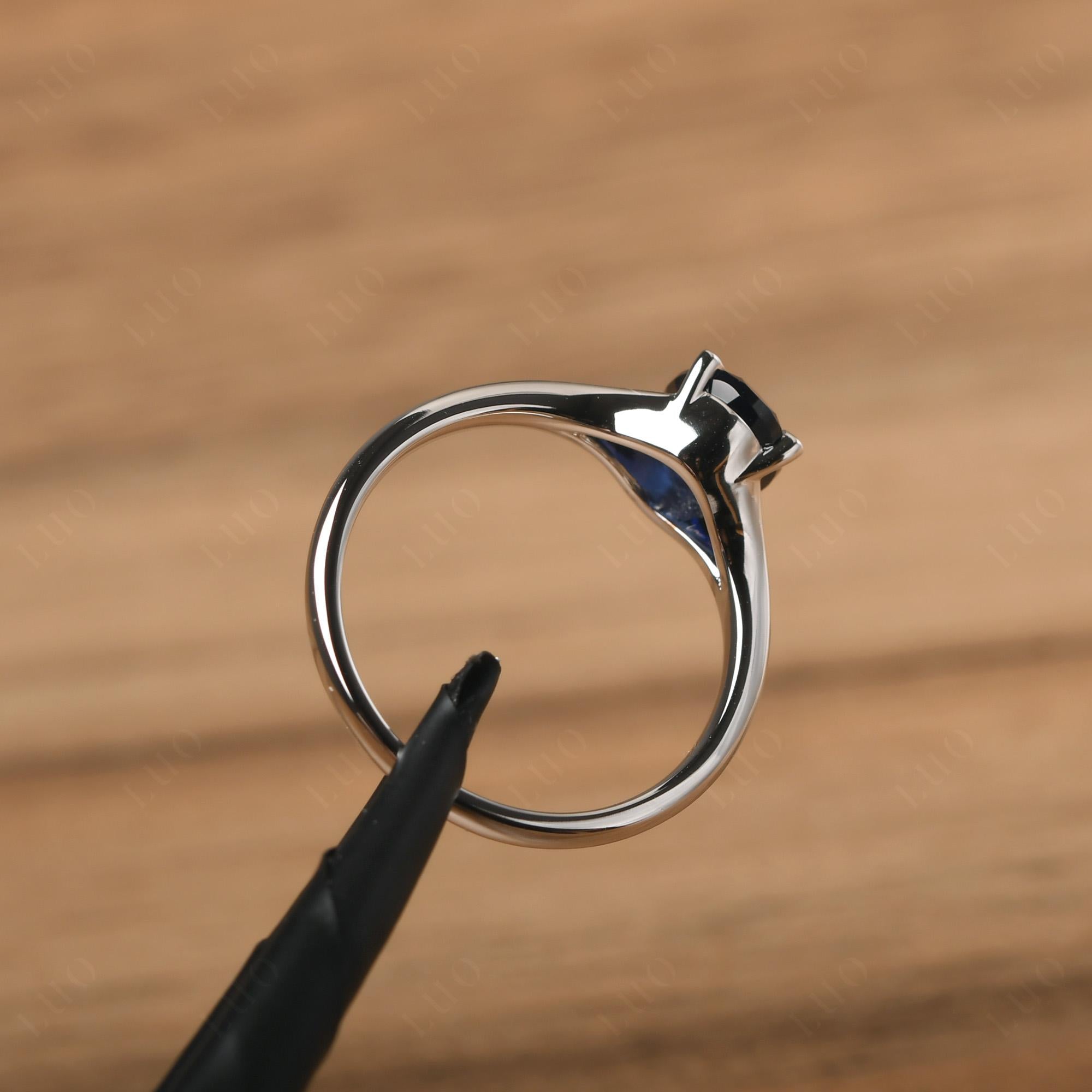 Sapphire Split Shank Ring - LUO Jewelry