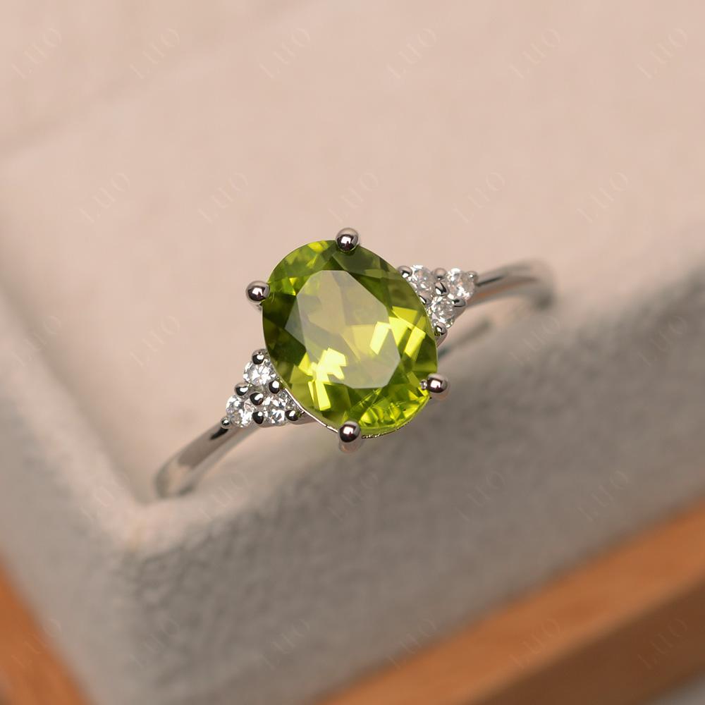 Simple Oval Peridot Ring - LUO Jewelry