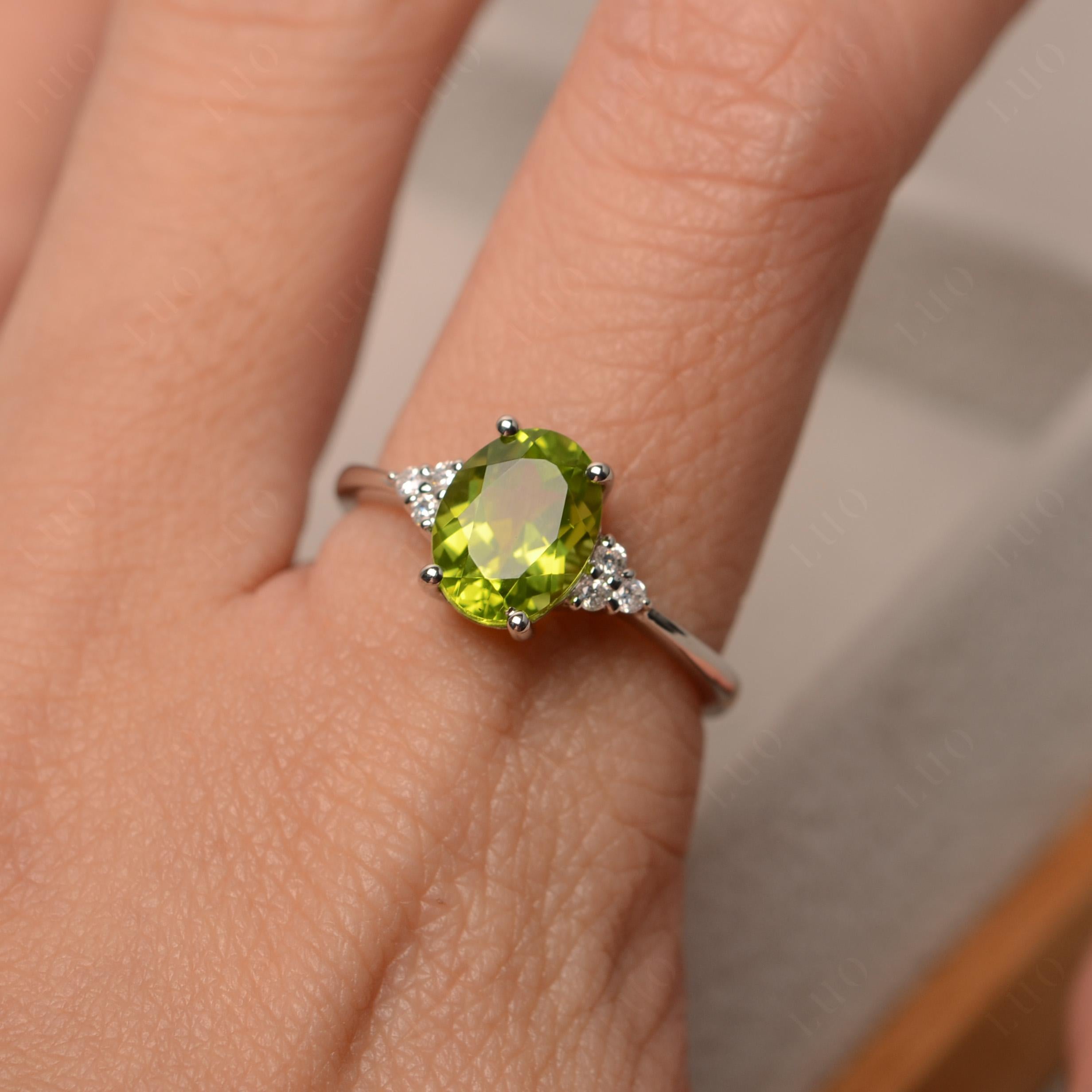 Simple Oval Peridot Ring - LUO Jewelry