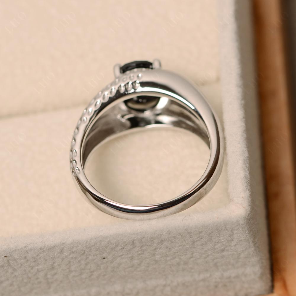 Robuster ovaler schwarzer Spinellring für Männer