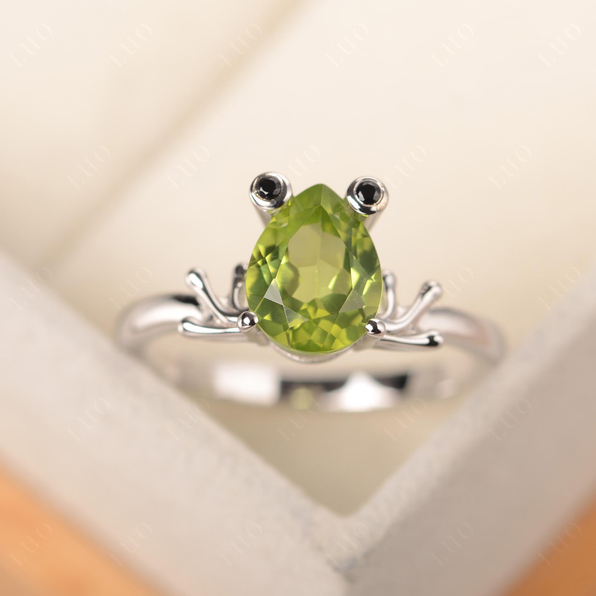 Peridot Frog Promise Ring - LUO Jewelry