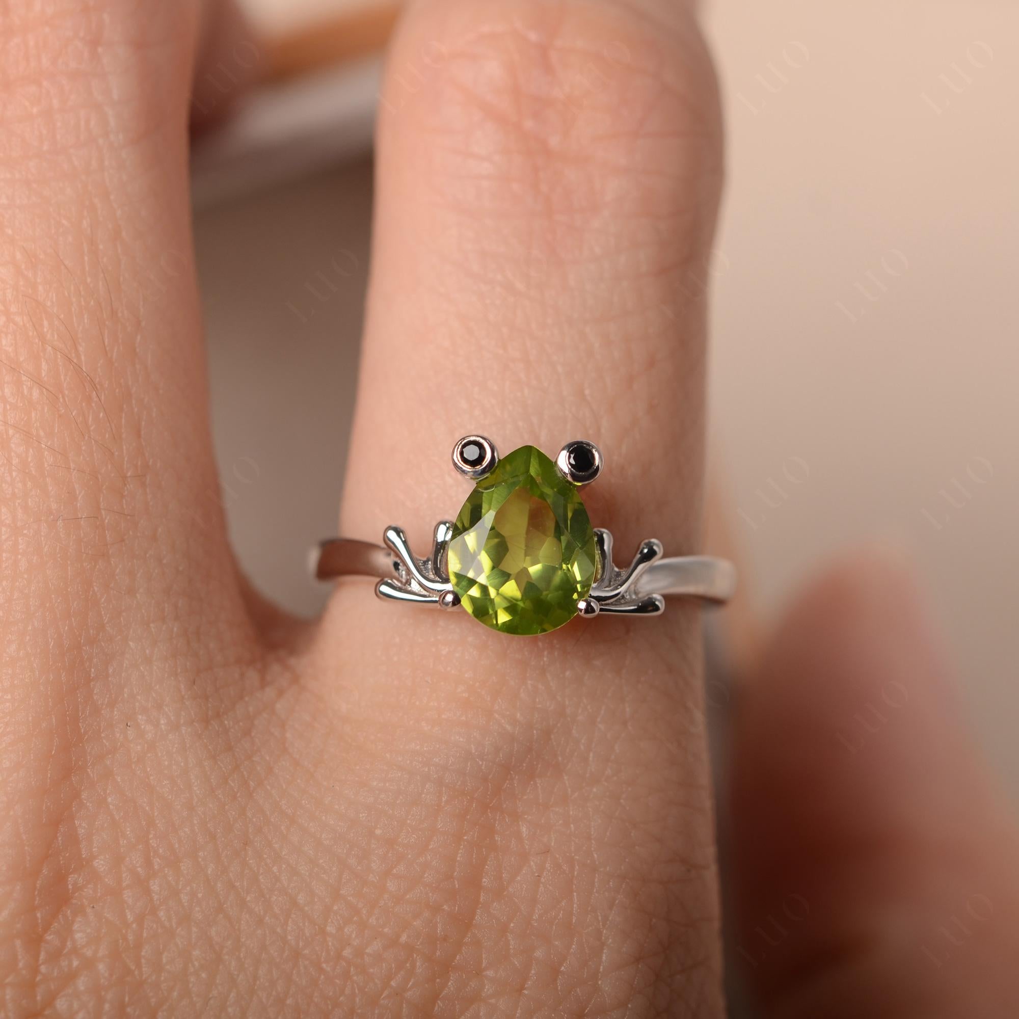 Peridot Frog Promise Ring - LUO Jewelry