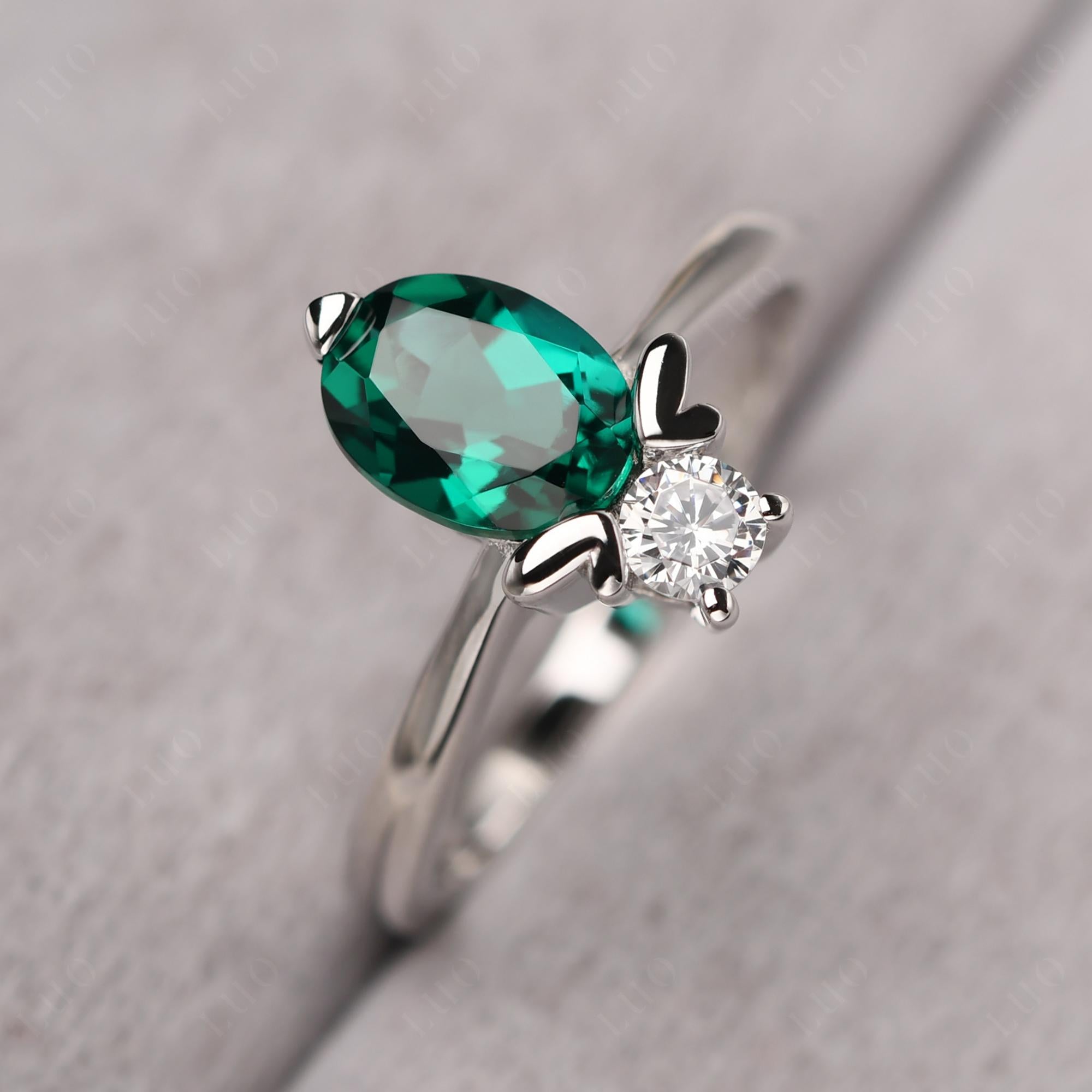 Emerald Nature Inspired Bee Ring - LUO Jewelry