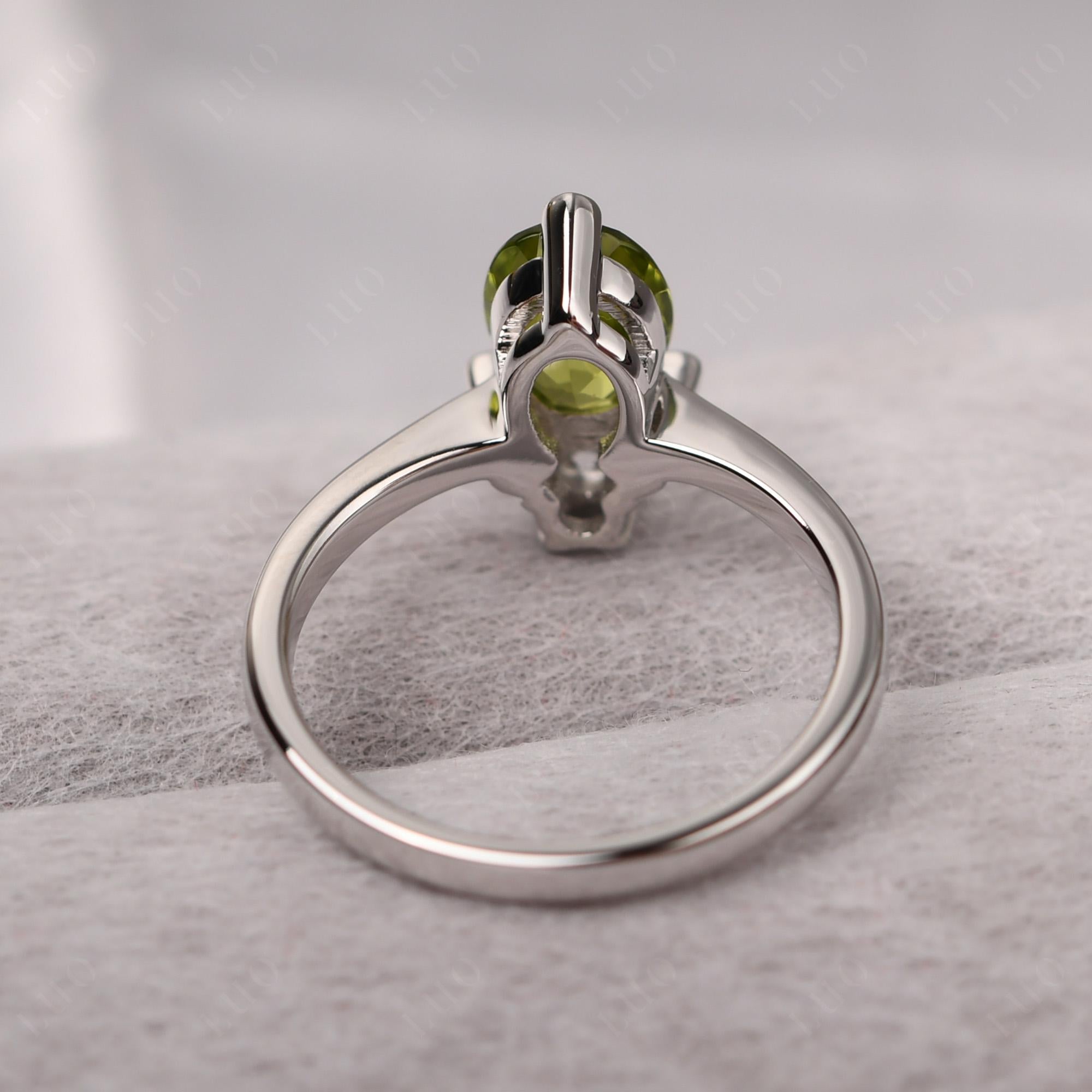 Peridot Nature Inspired Bee Ring - LUO Jewelry