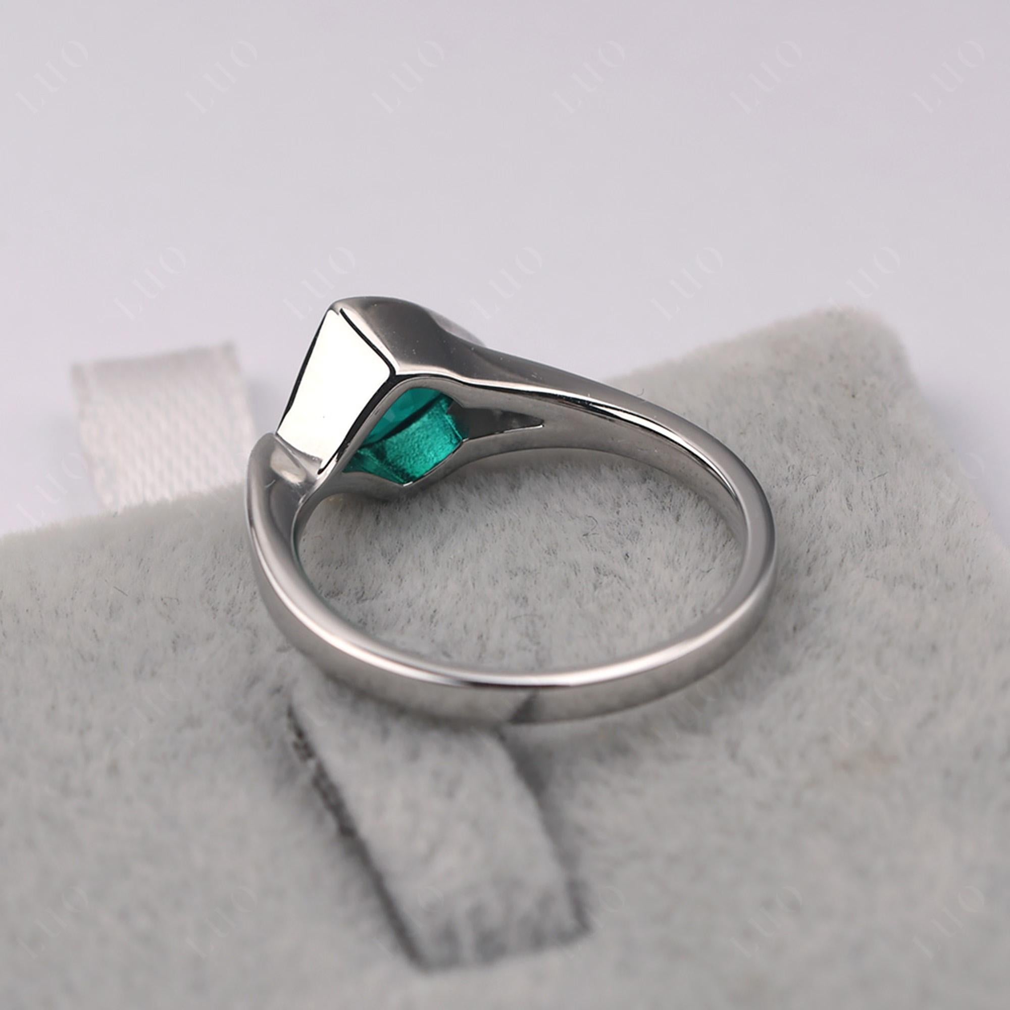Trillion Cut Simple Emerald Ring - LUO Jewelry