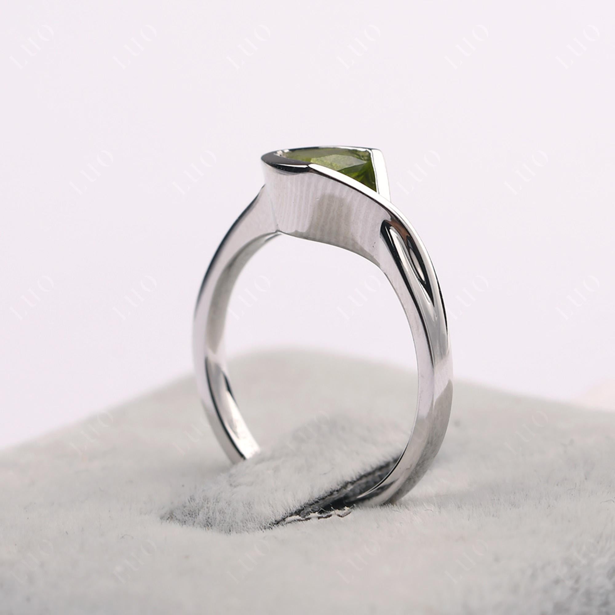 Trillion Cut Simple Peridot Ring - LUO Jewelry