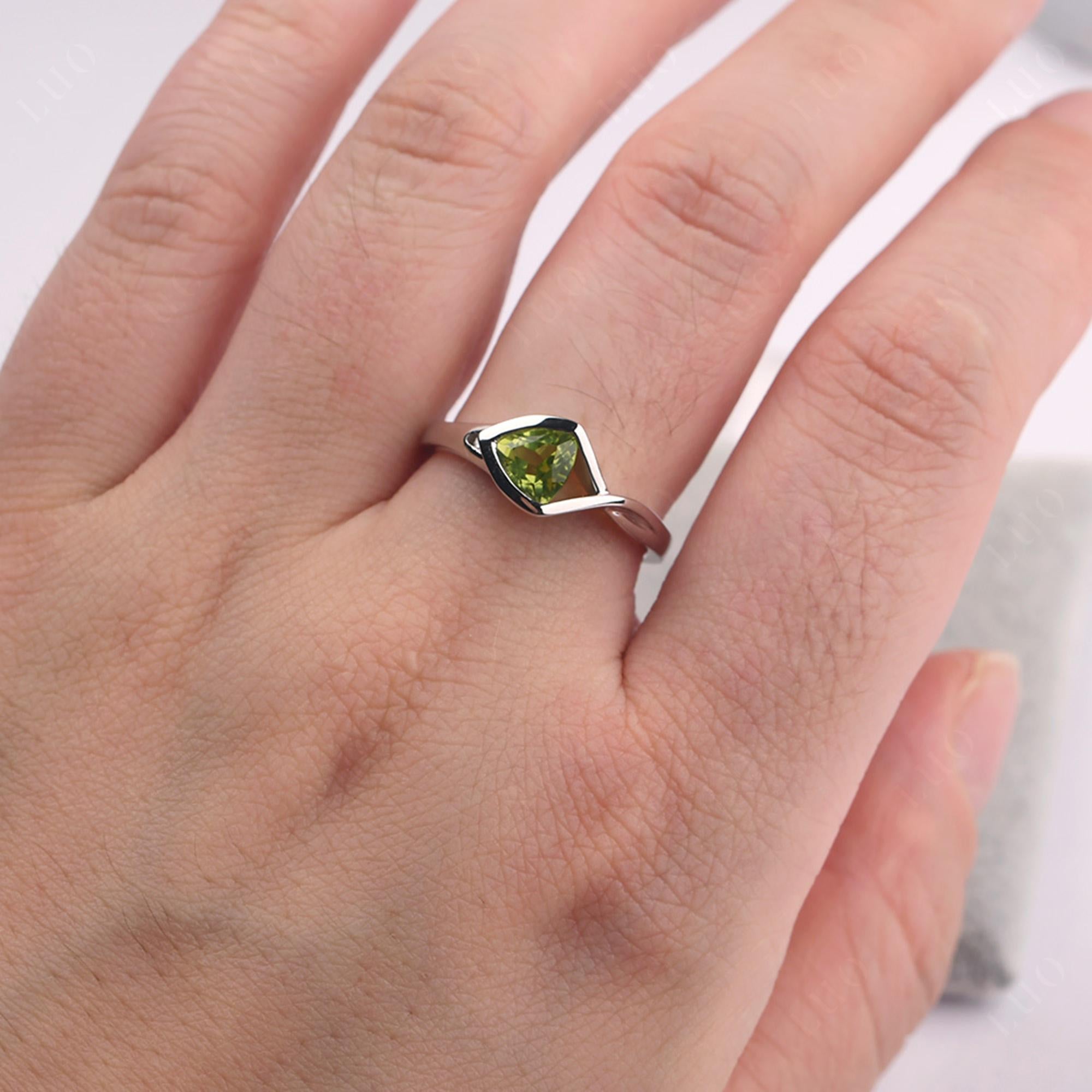 Trillion Cut Simple Peridot Ring - LUO Jewelry