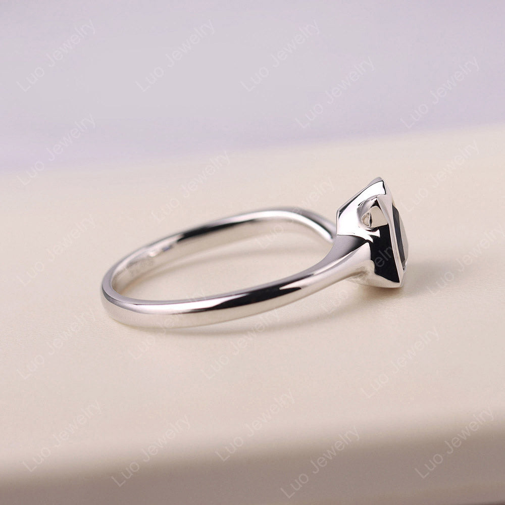 Saphir-Katze inspirierter Ring