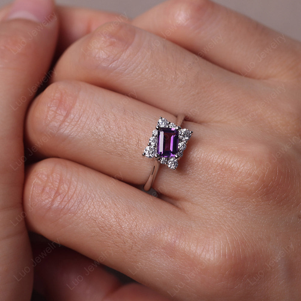 Halo-Ring mit Amethyst im Smaragdschliff