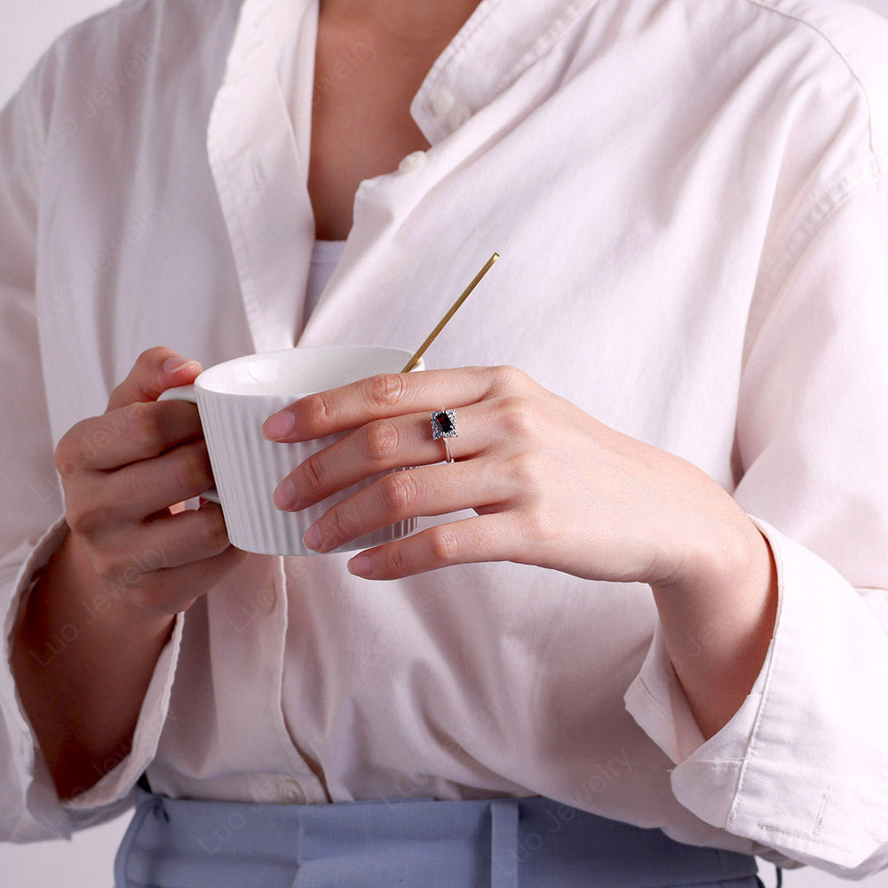 Smaragd geschnittener Granat Halo Ring