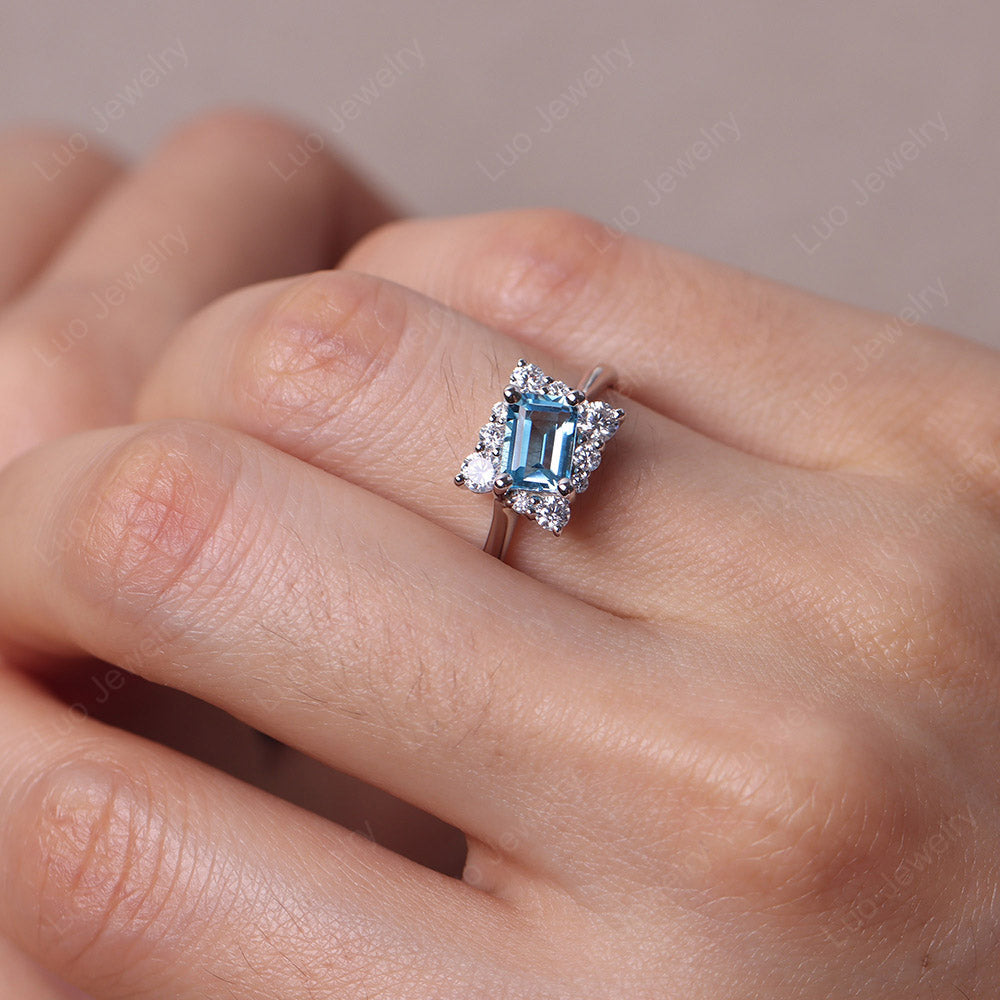 Smaragd geschnittener Schweizer blauer Topas Halo Ring