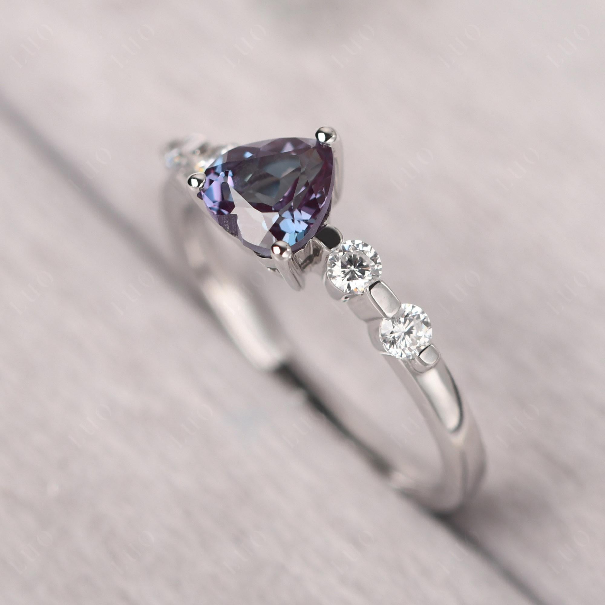 Dainty Heart Alexandrite Engagement Ring - LUO Jewelry