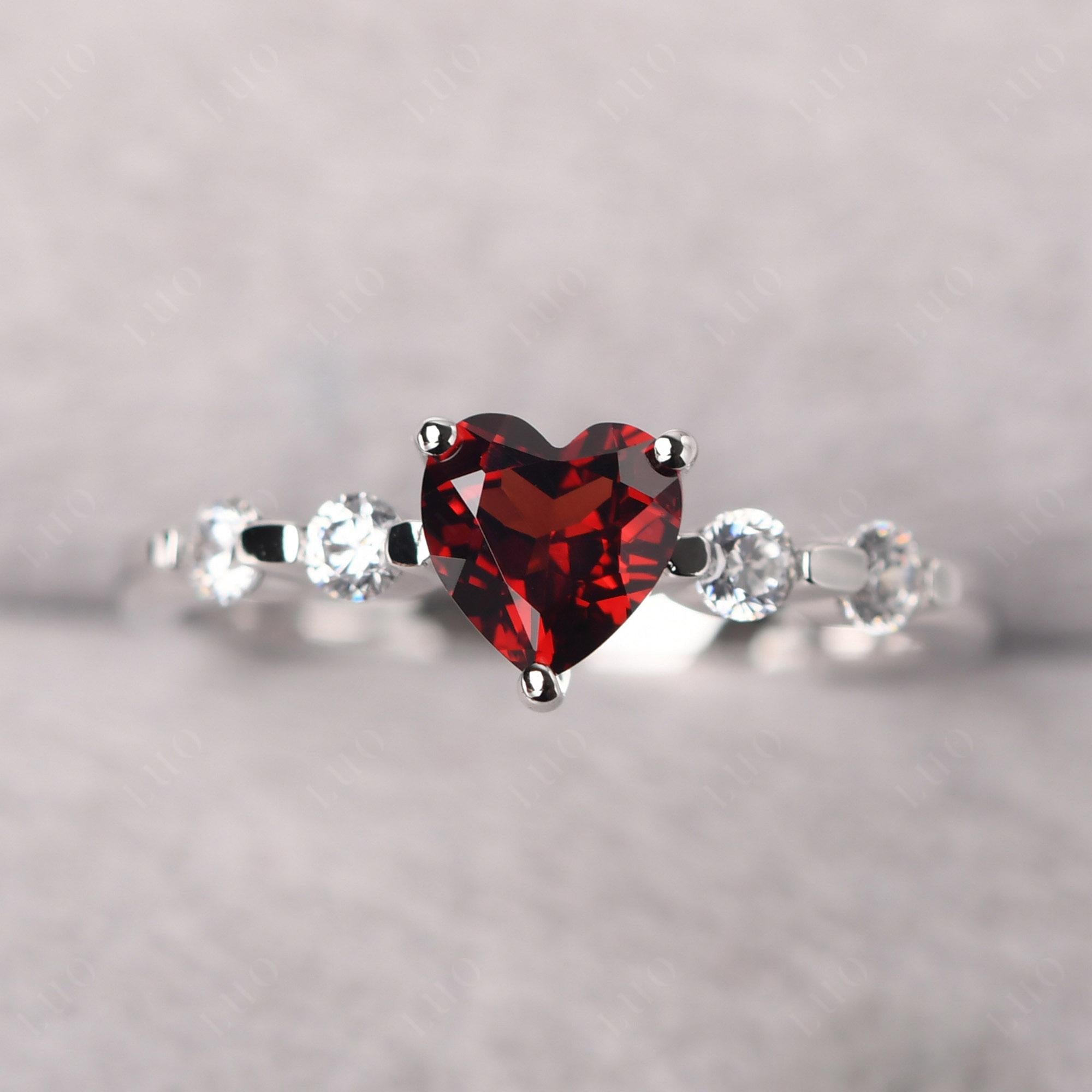 Dainty Heart Garnet Engagement Ring - LUO Jewelry