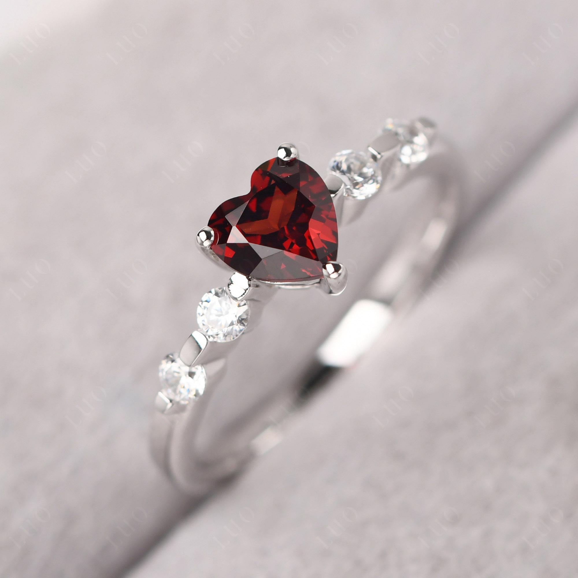 Dainty Heart Garnet Engagement Ring - LUO Jewelry