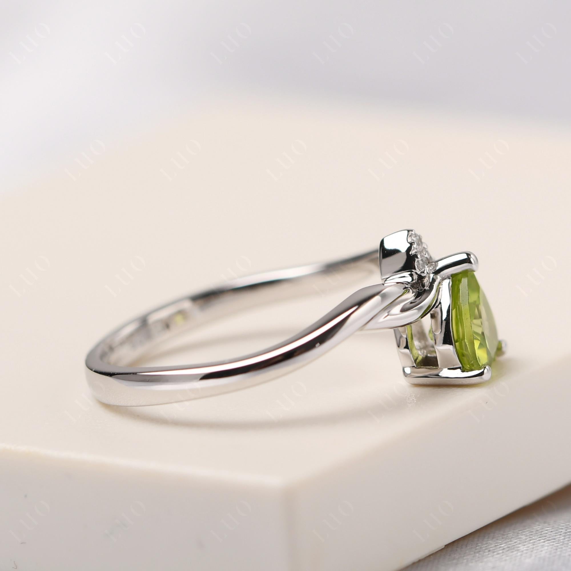 Dainty Twisted Peridot Engagement Ring - LUO Jewelry