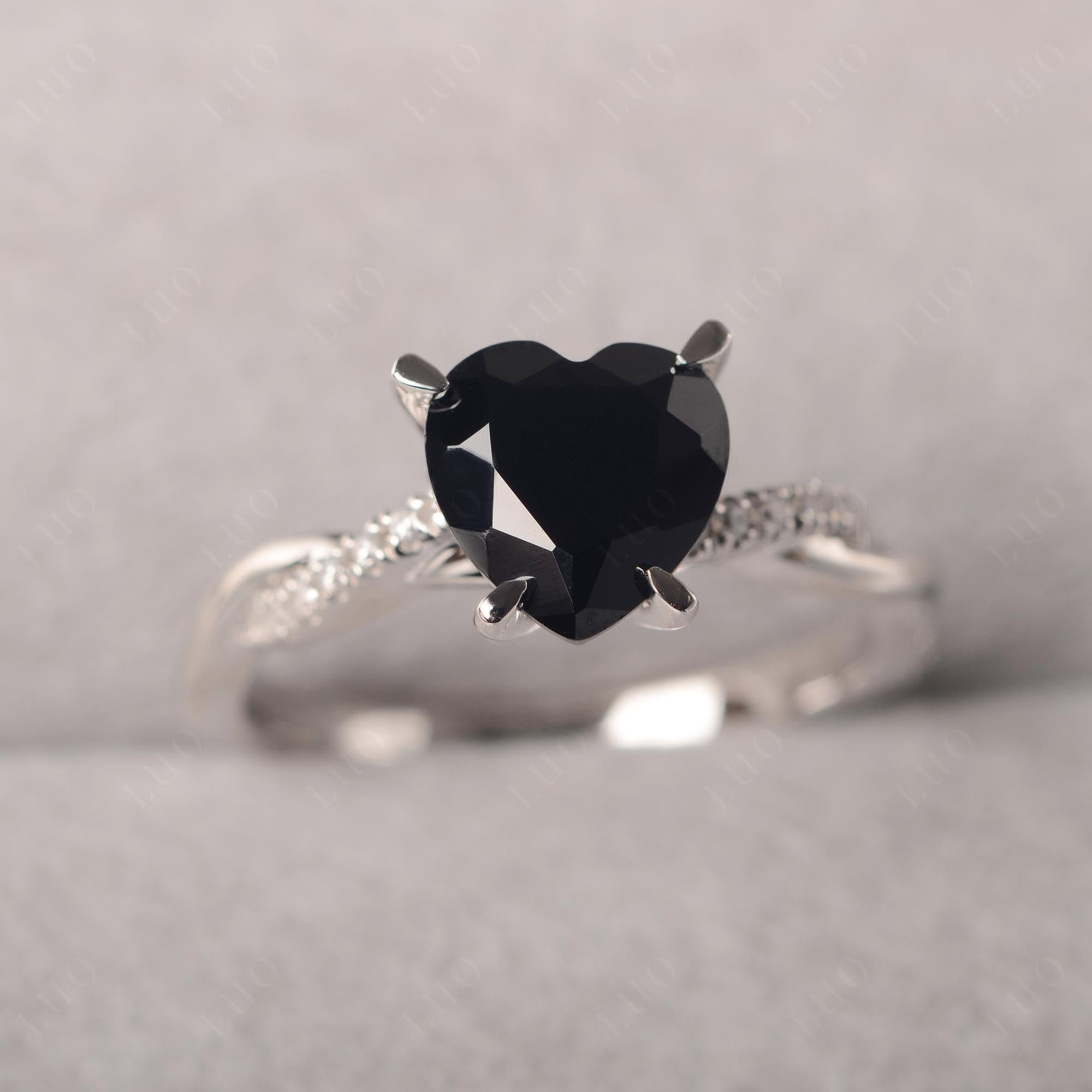 Twisted Heart Shaped Black Stone Ring - LUO Jewelry