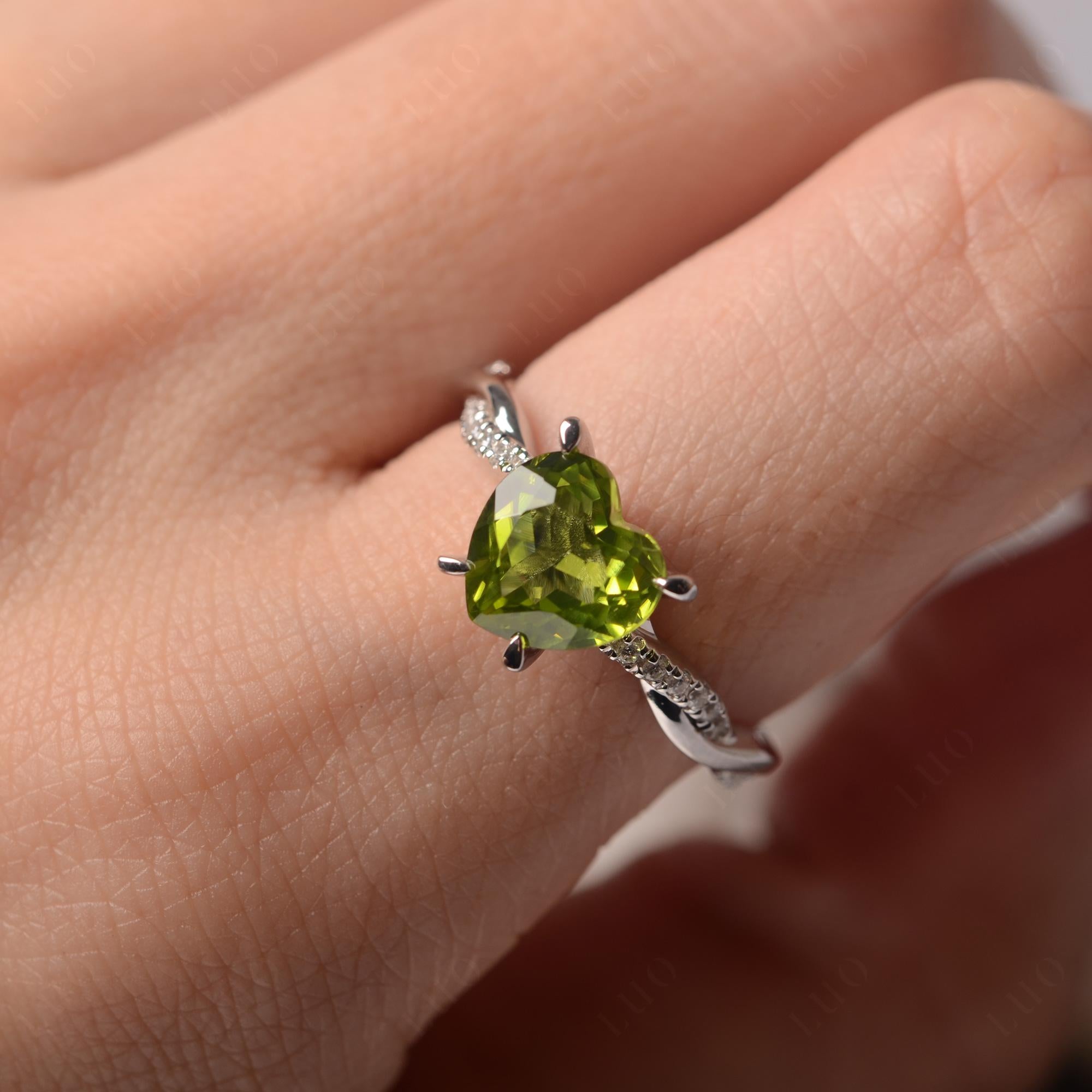 Twisted Heart Shaped Peridot Ring - LUO Jewelry