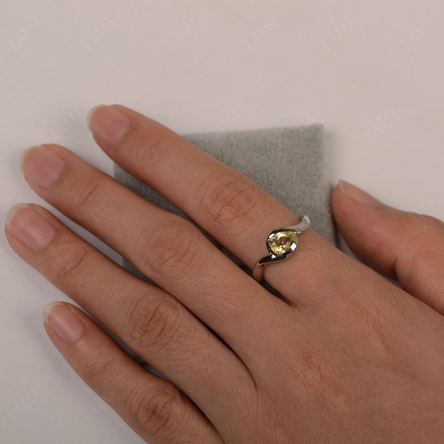 Pear Shaped Lemon Quartz East West Solitaire Ring - LUO Jewelry