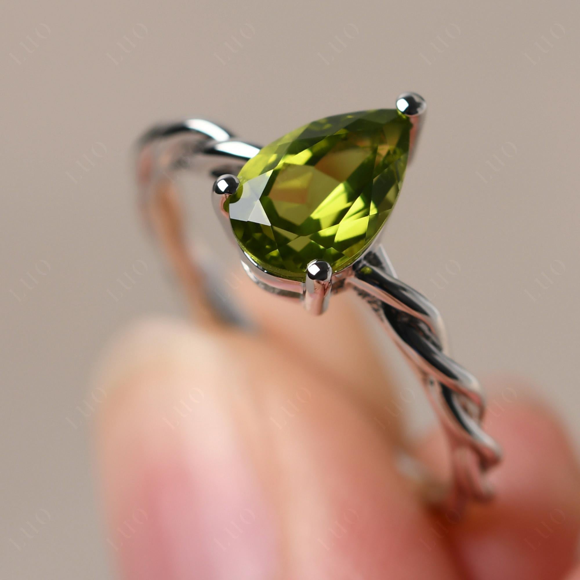 Teardrop Peridot Solitaire Rope Ring - LUO Jewelry