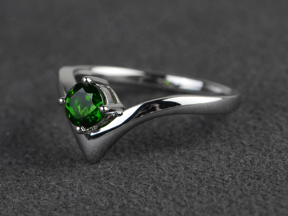 V Shaped Diopside Solitaire Wedding Ring - LUO Jewelry