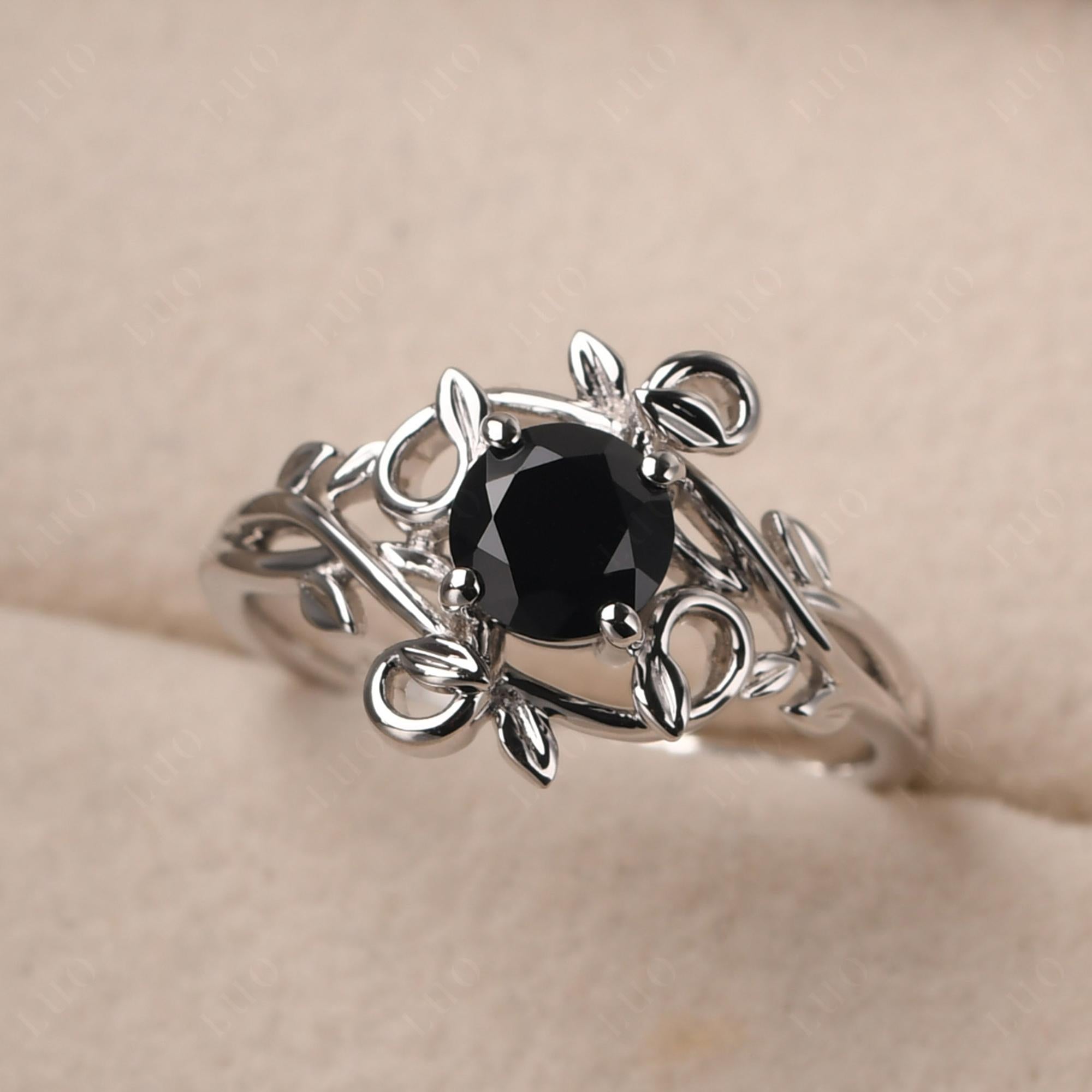 Round Cut Black Stone Leaf Ring - LUO Jewelry