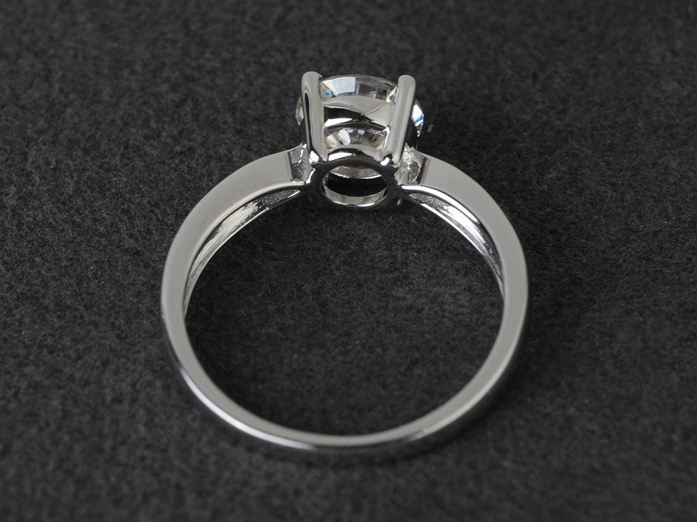 Round Cut Moissanite Engagement Ring - LUO Jewelry