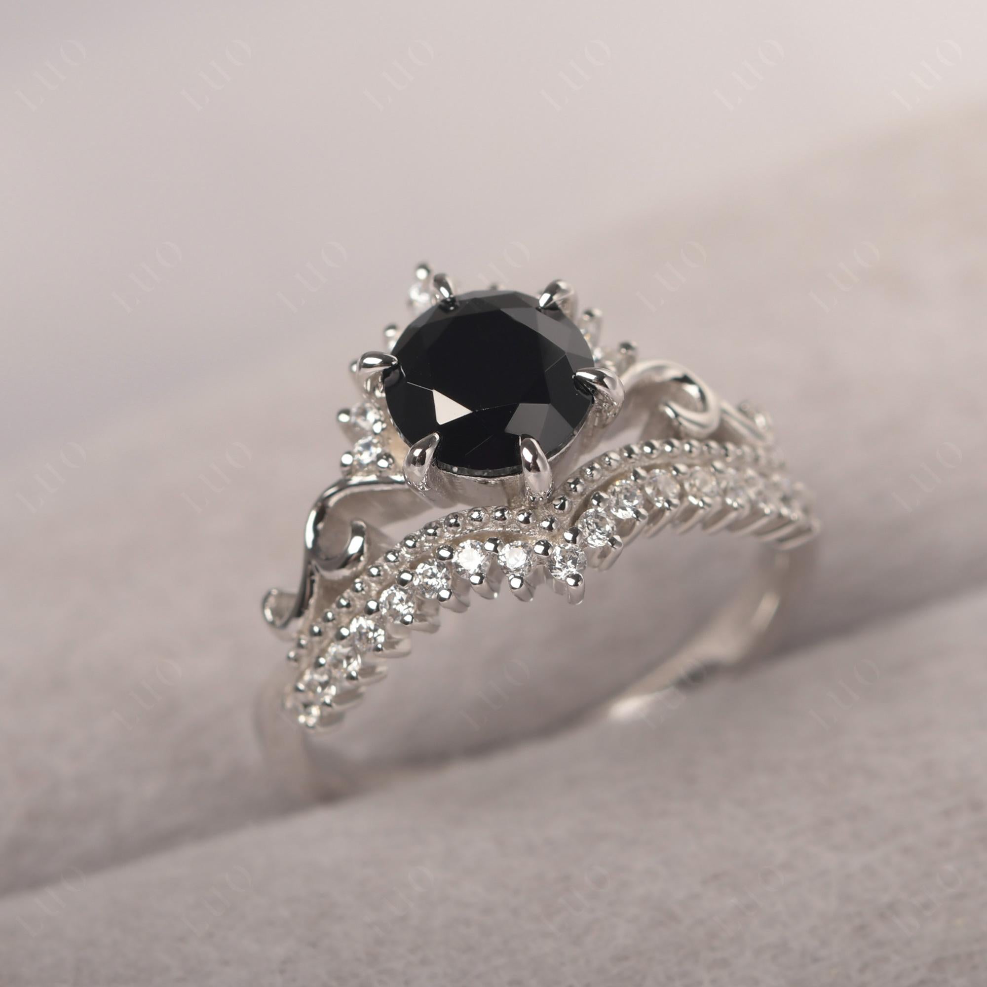 Vintage Black Stone Cocktail Ring - LUO Jewelry