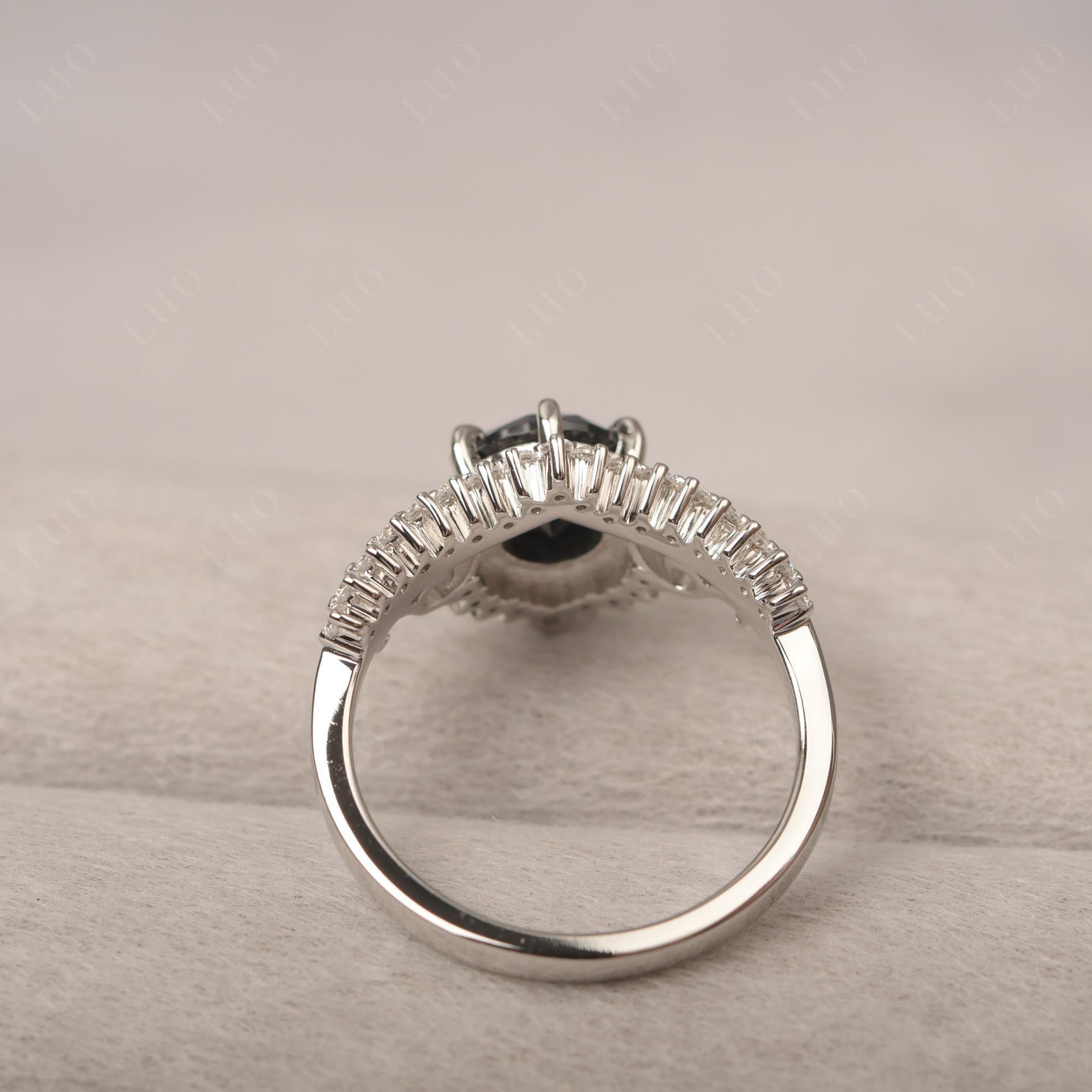 Vintage Black Stone Cocktail Ring - LUO Jewelry